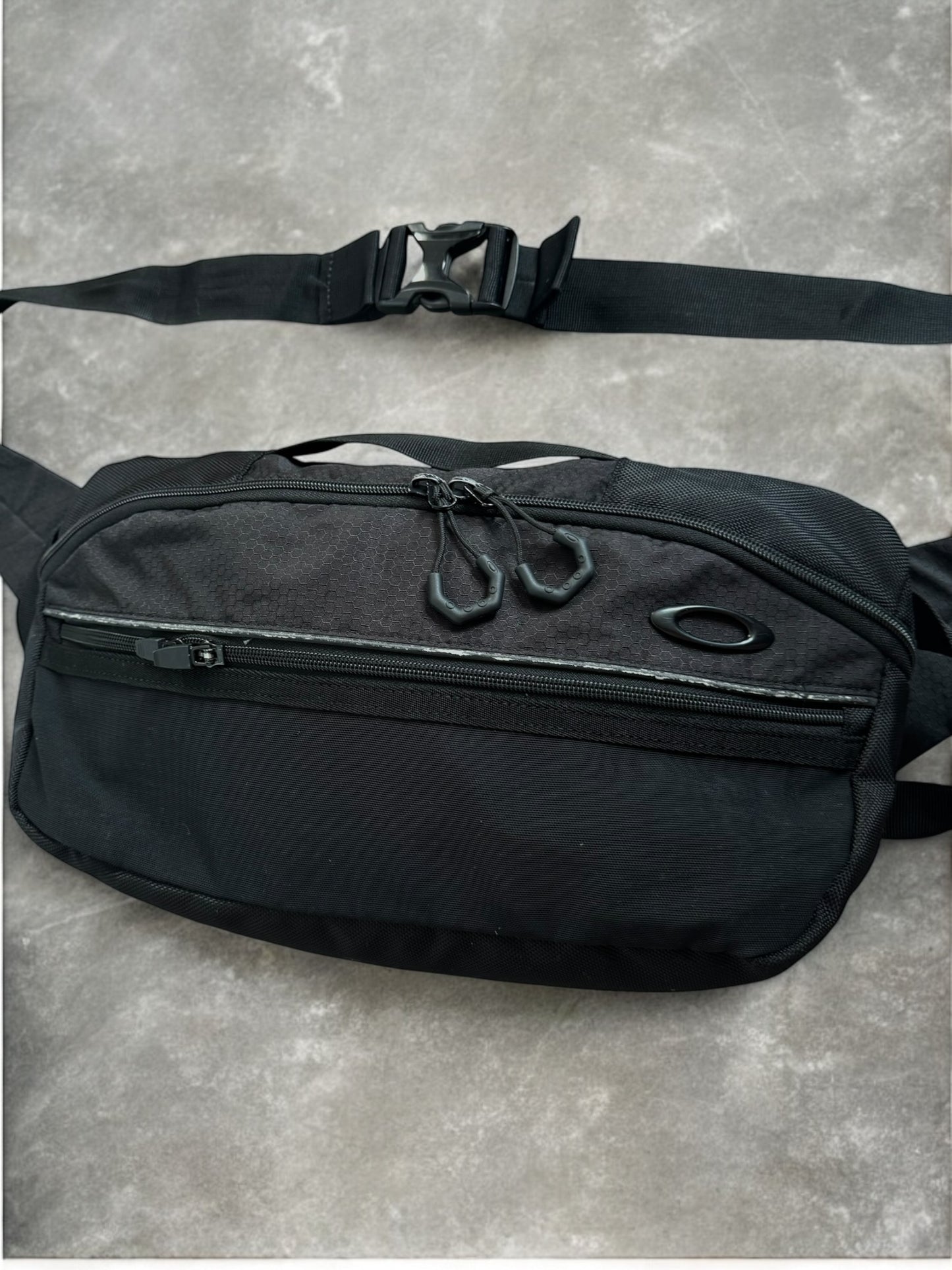 Vintage black Oakley technical sling bag / waist bag