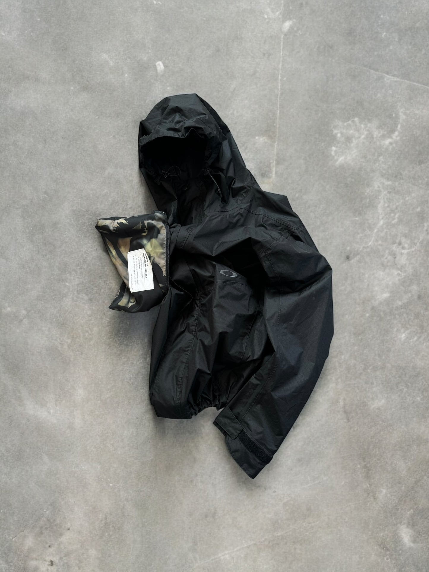 Vintage black Oakley FGL technical packable jacket (M)