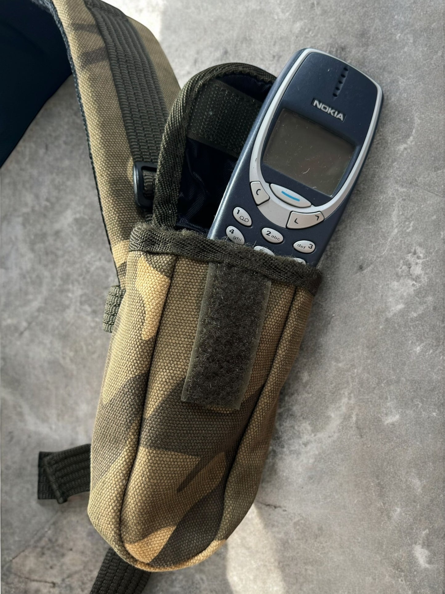 Vintage 90's camo Avirex technical sling bag