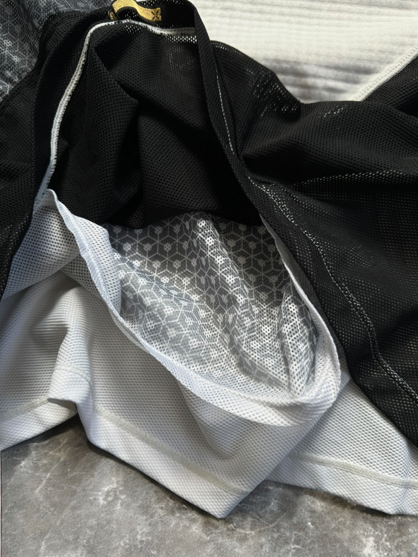 Vintage 2000's white and black Nike sphere react technical long sleeve t shirt (L)