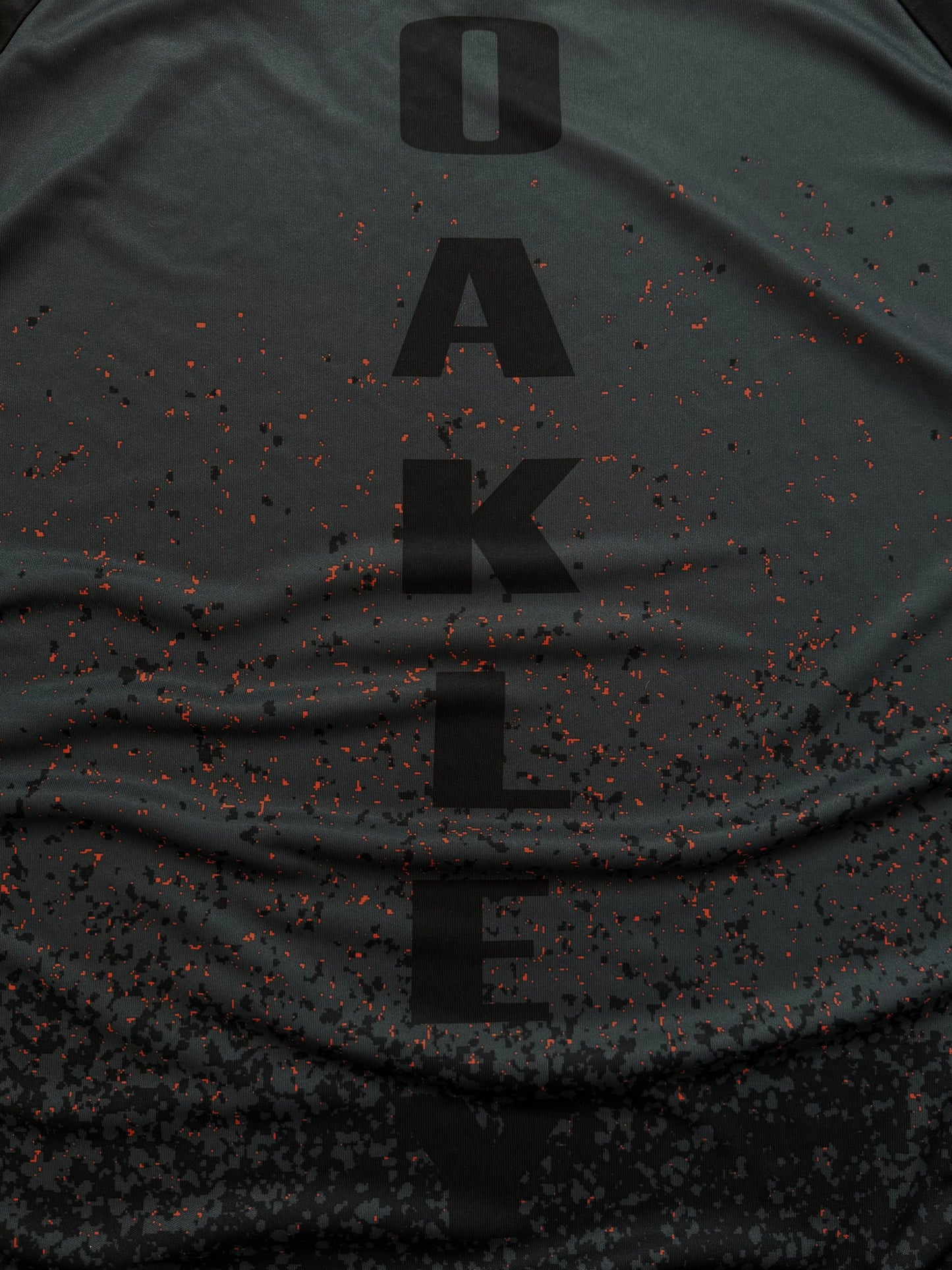Vintage black and grey Oakley graphic print centre logo technical panelled gradient t shirt (XL)