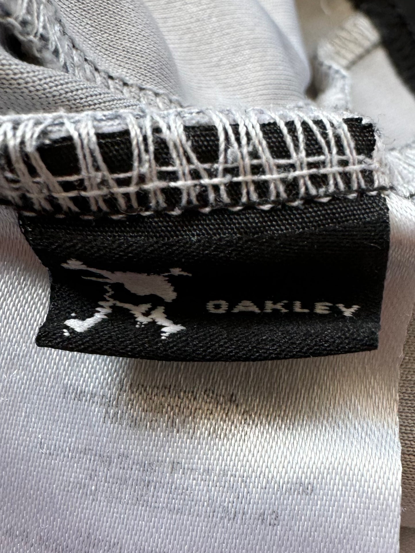 Vintage black and grey Oakley graphic print centre logo technical panelled gradient t shirt (XL)