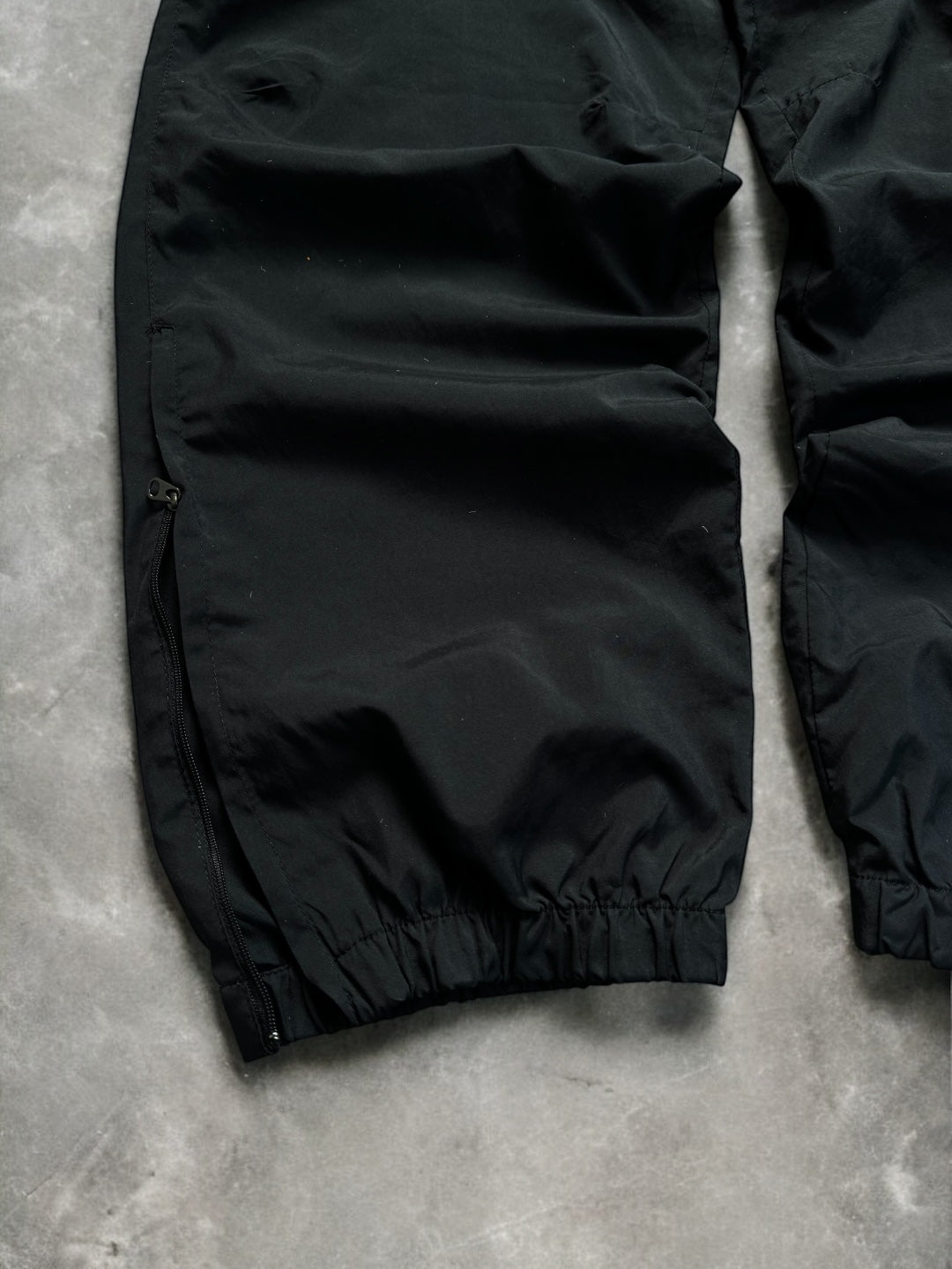 Vintage 2000's black and green Nike T90 Celtics football joggers/track pants (M)