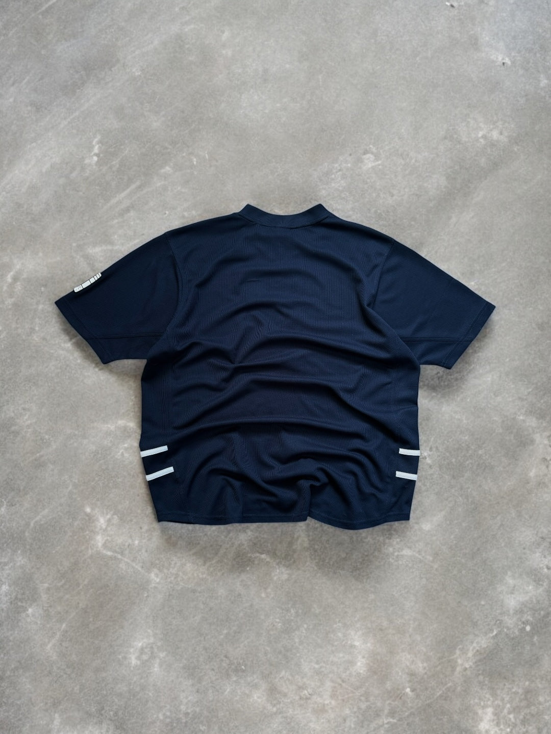 Vintage 2000's navy blue and white Nike T90 centre swoosh crest logo printed graphic panelled t shirt (XL)