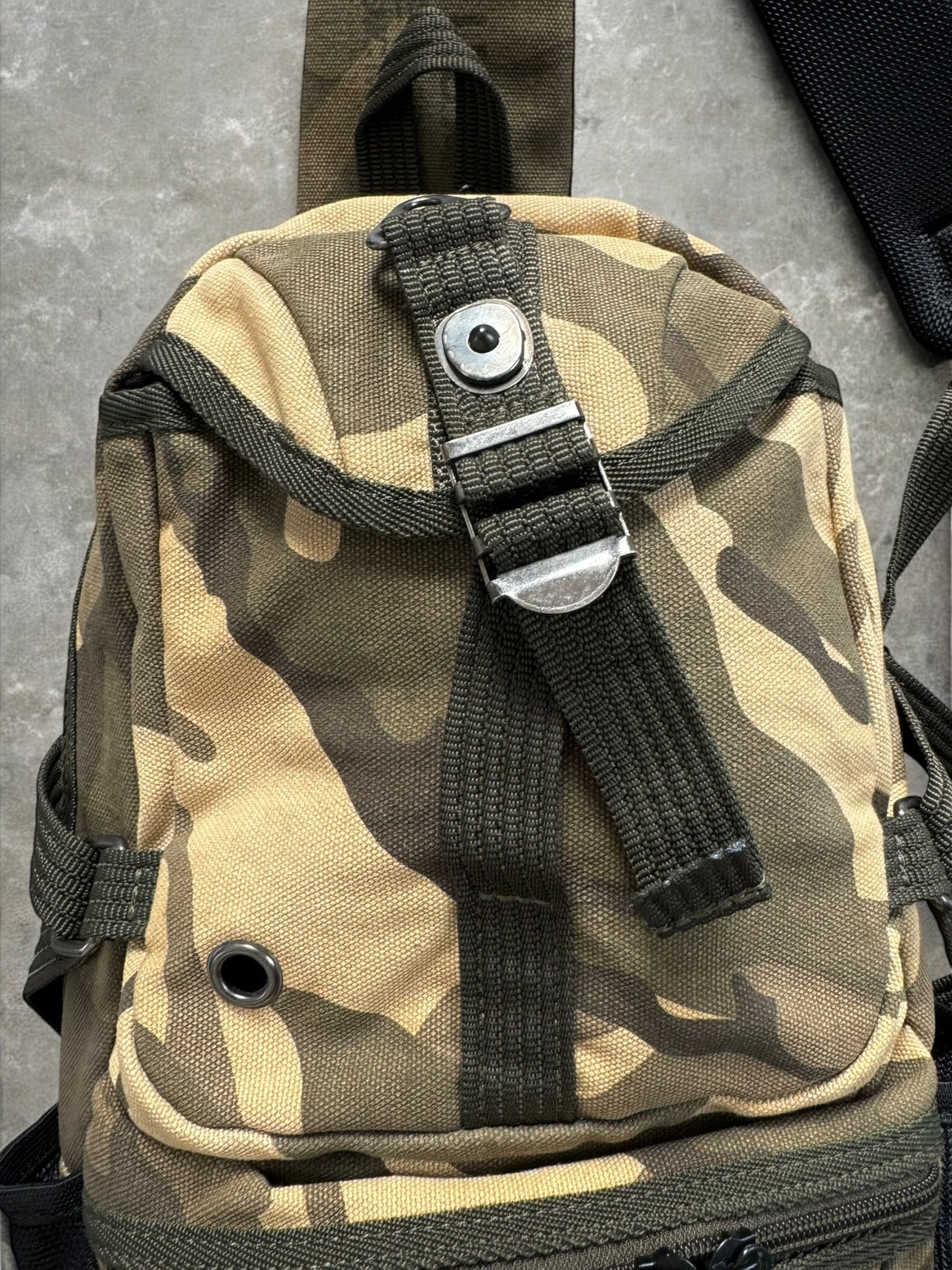 Vintage 90's camo Avirex technical sling bag