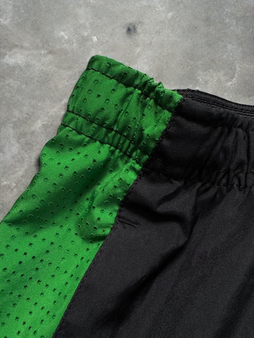 Vintage 2000's black and green Nike T90 Celtics football joggers/track pants (M)