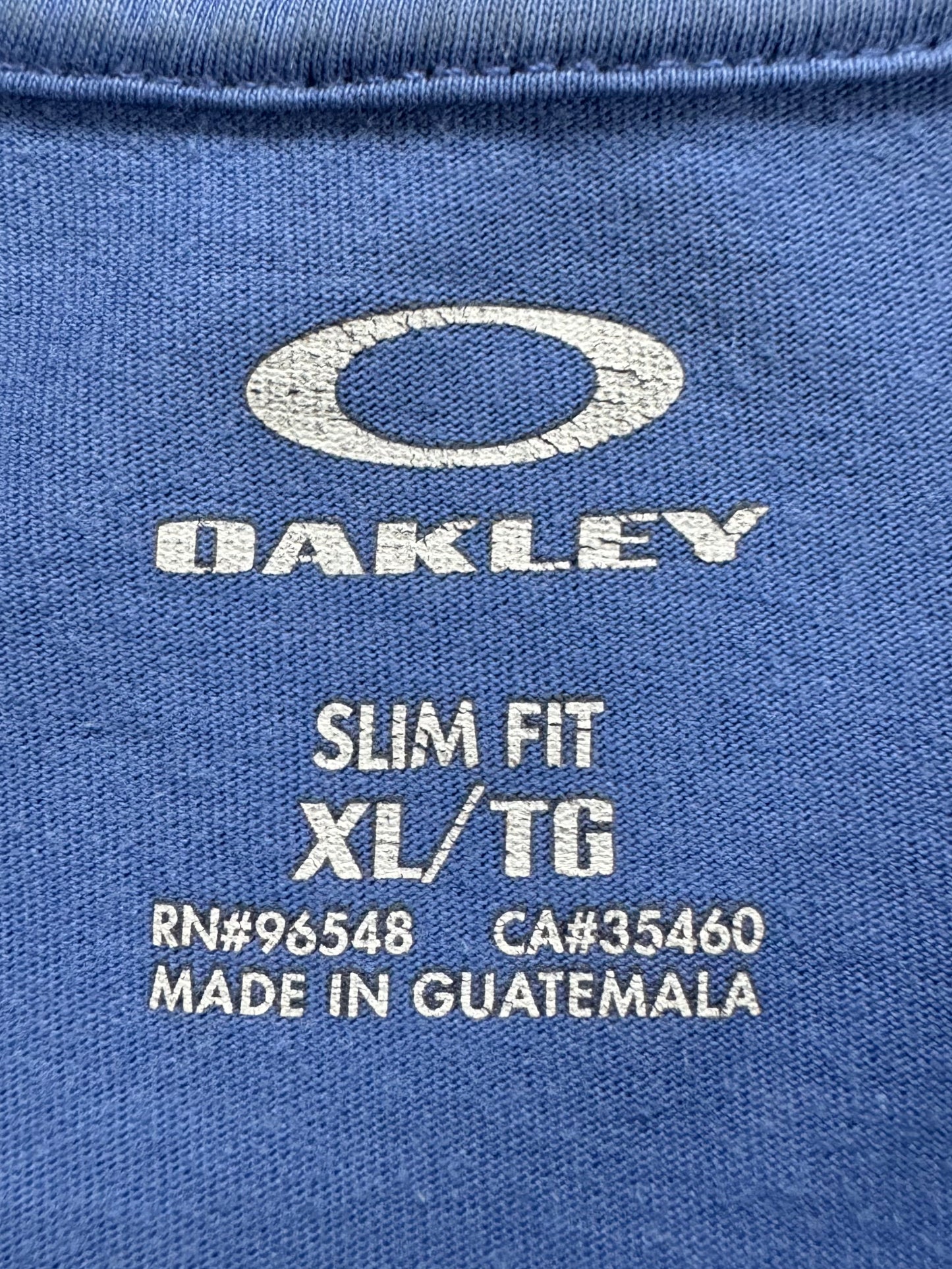Vintage White and blue Oakley graphic print centre logo t shirt (XL)