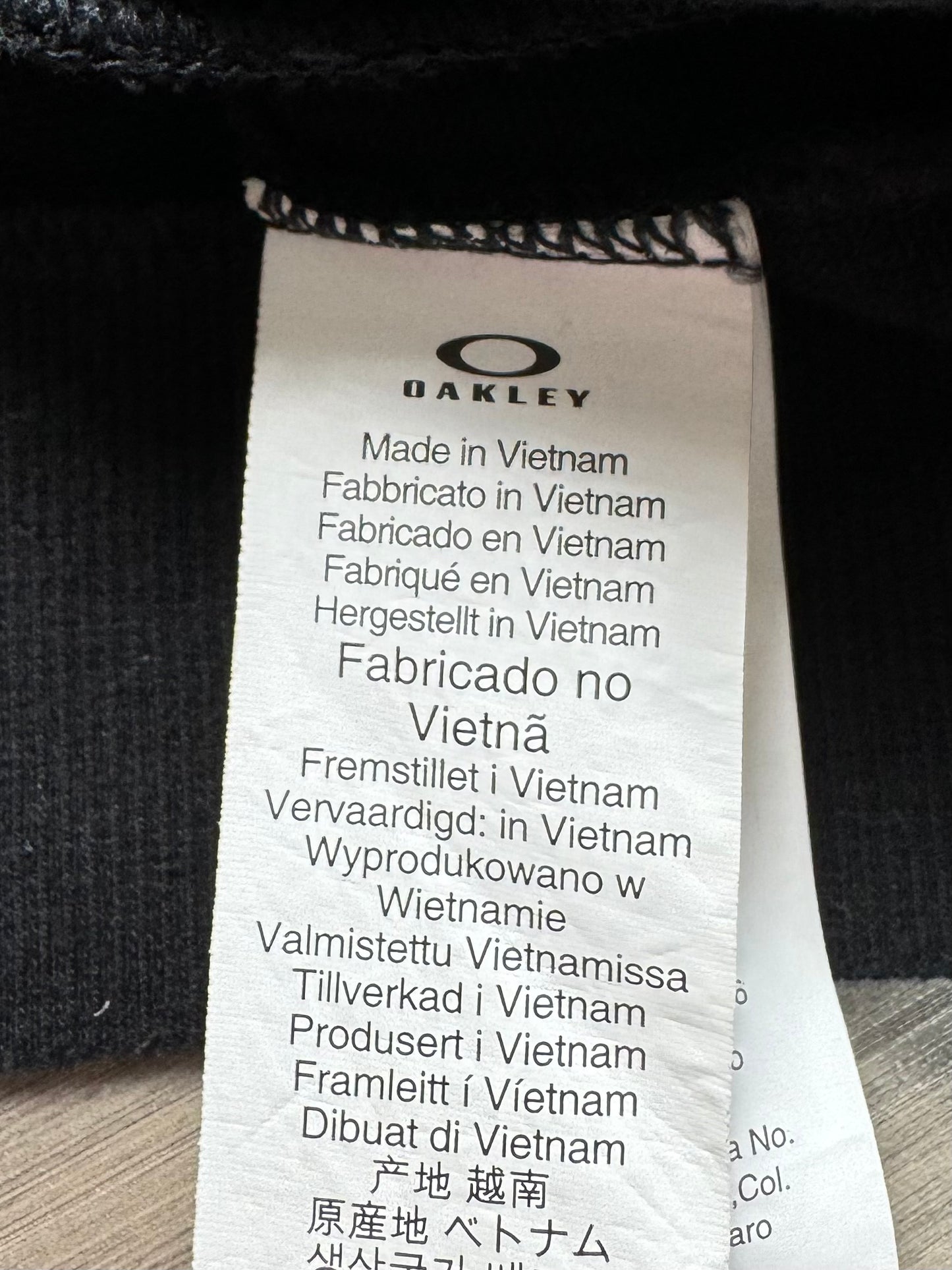 Vintage 2000's Oakley graphic print centre logo hoodie (S)