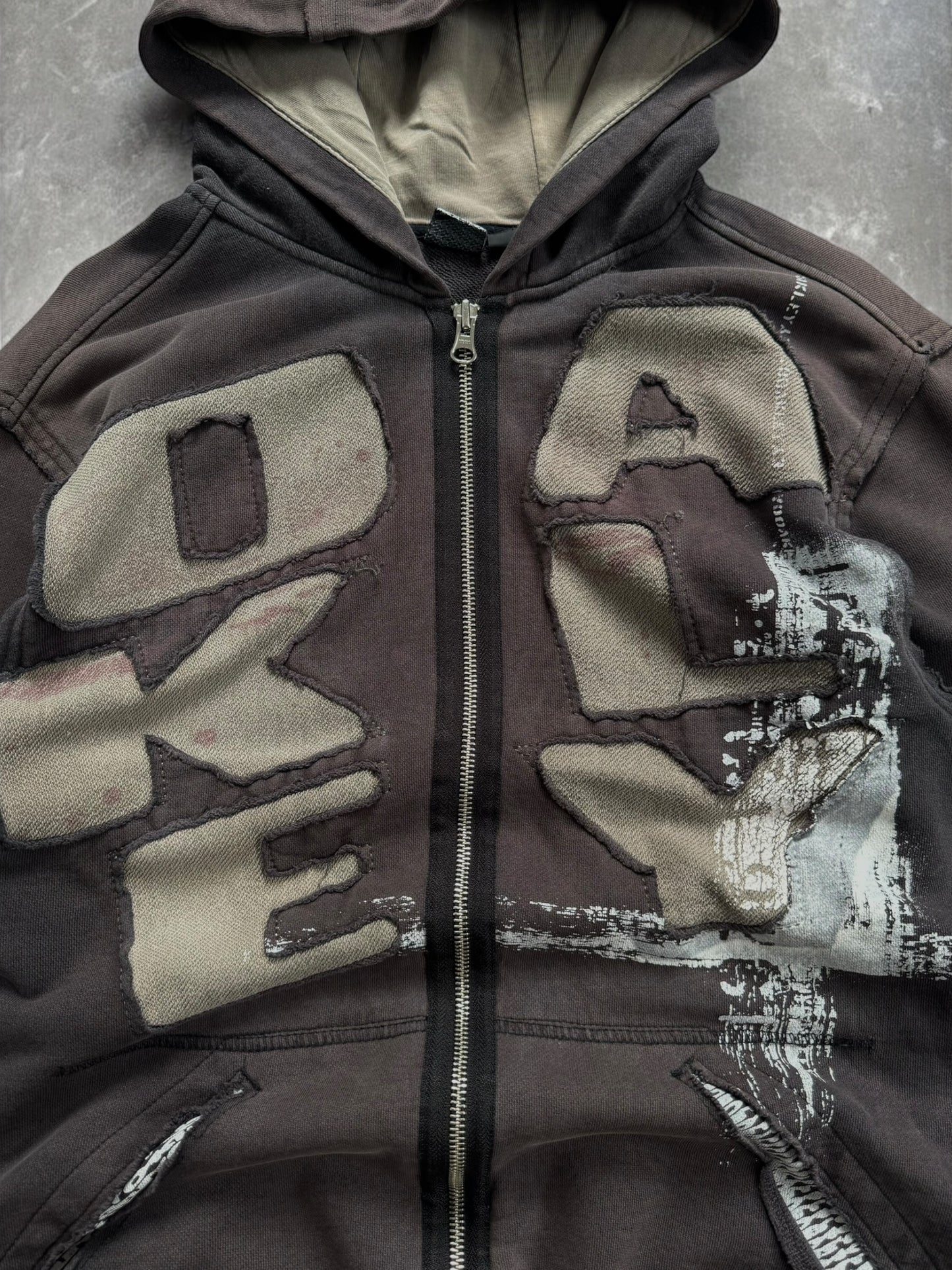 Vintage 2000's brown and beige distressed Oakley graphic print logo zip up hoodie (M)