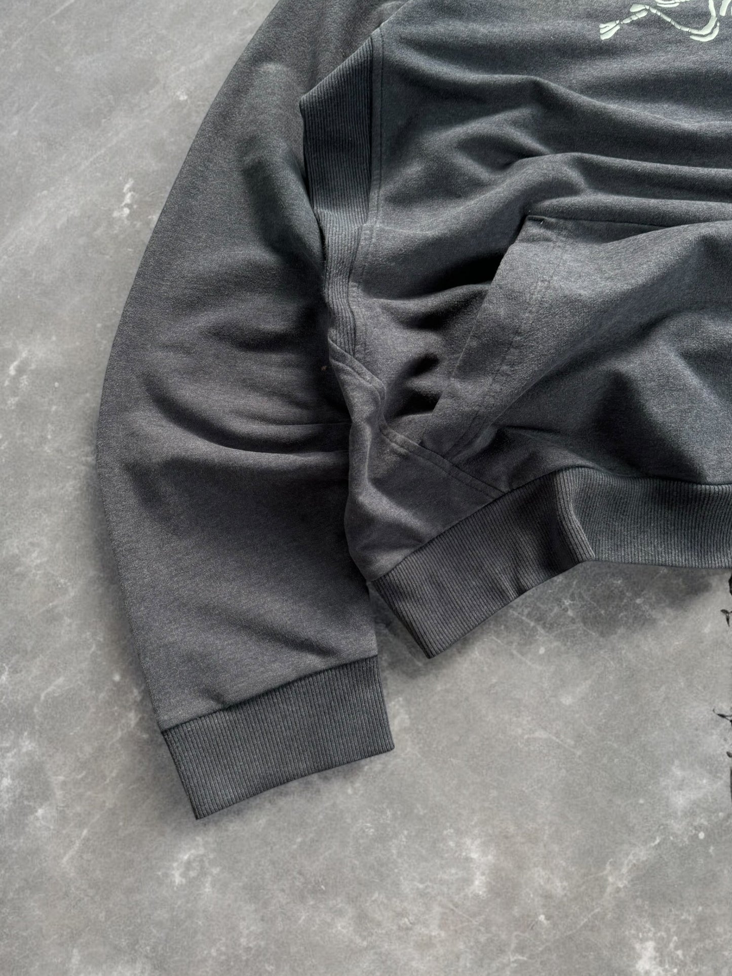 Vintage grey Arc'teryx technical centre logo hoodie (XL)