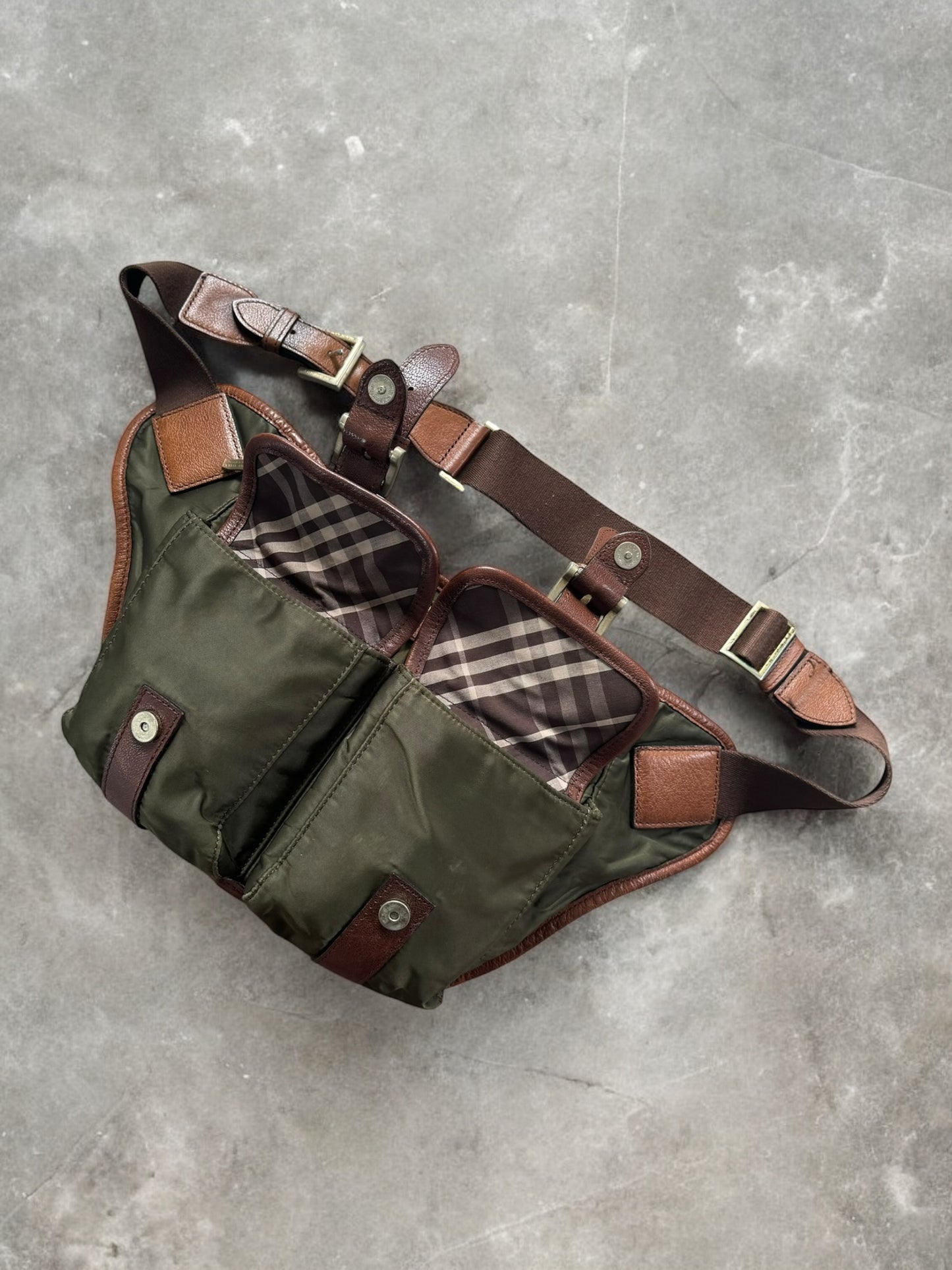 Vintage 90's Burberry leather sling bag / waist bag