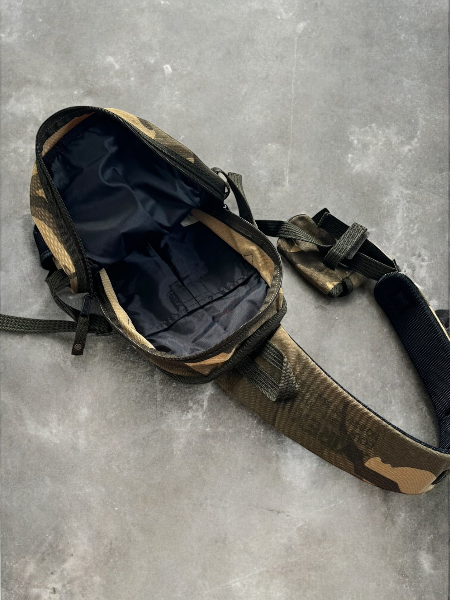 Vintage 90's camo Avirex technical sling bag