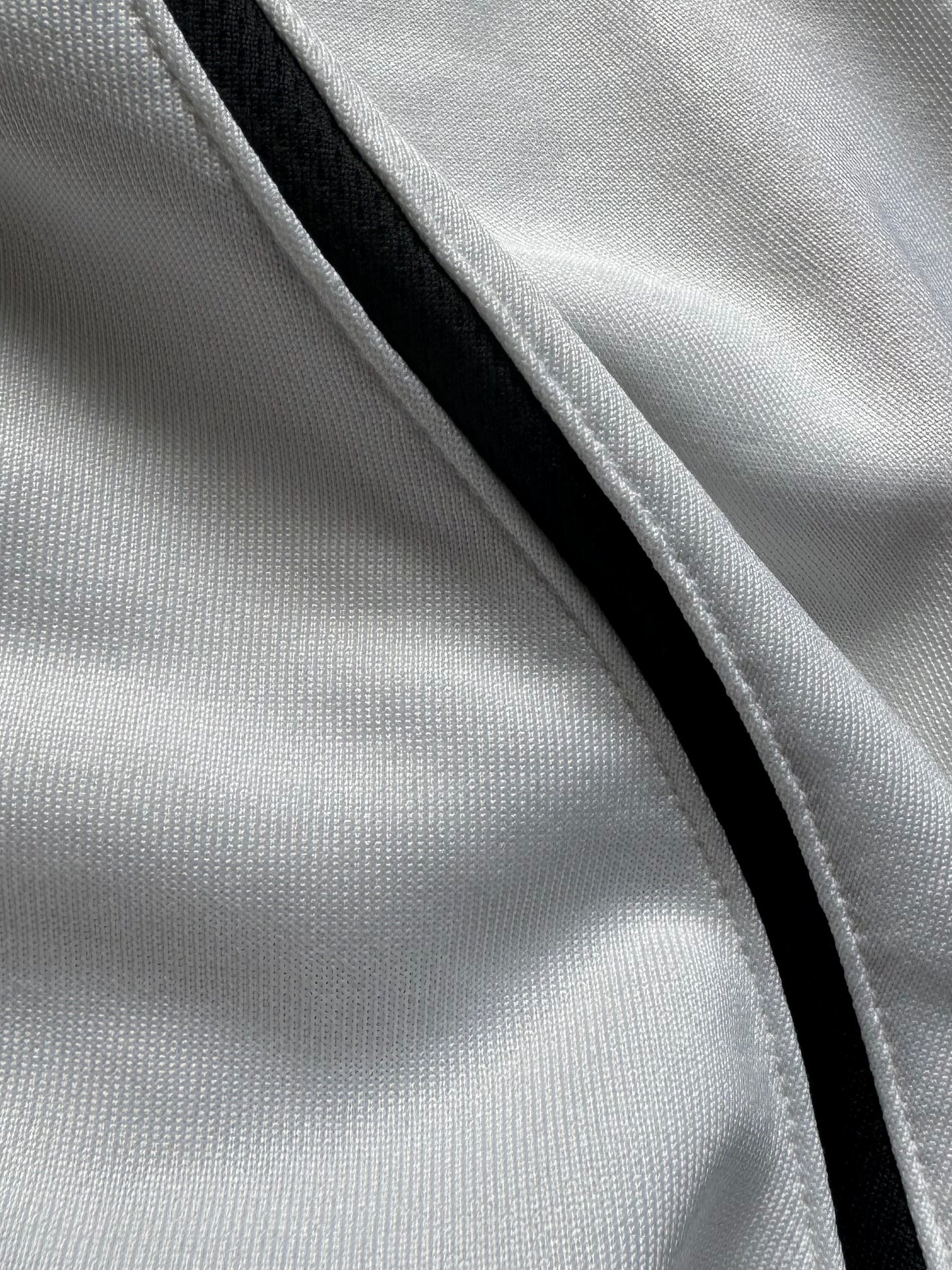 Vintage 2000's white black and red Nike T90 technical ventricle hoodie (L)