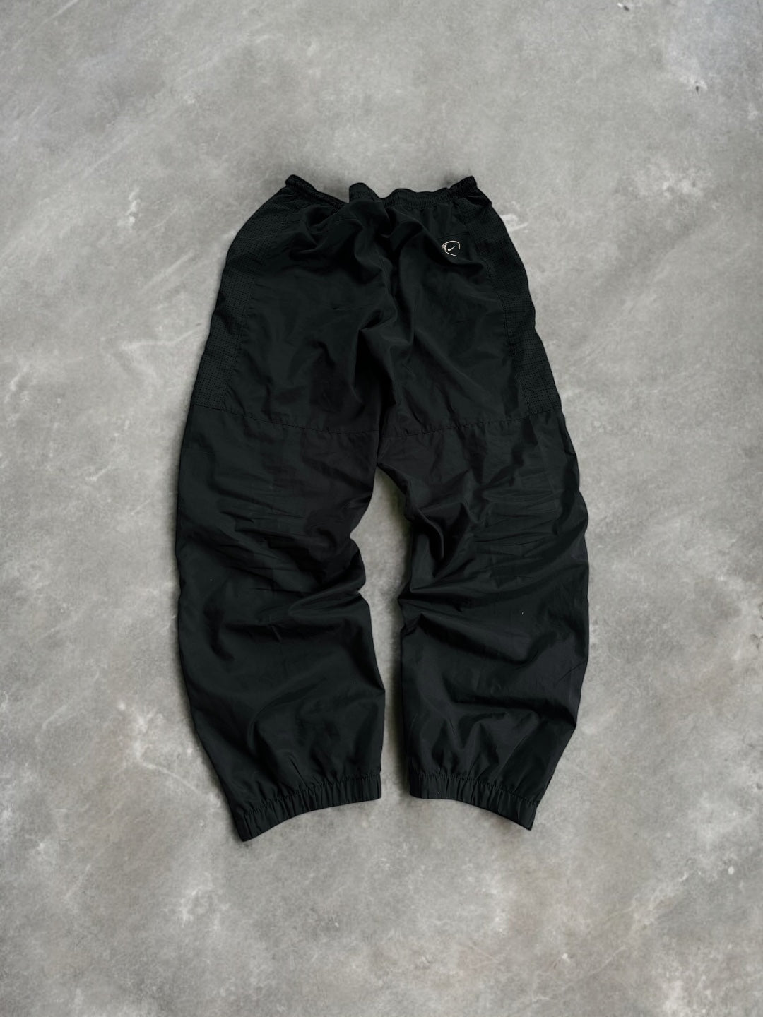 Vintage 2000's black Nike Manchester United football joggers/track pants (M)