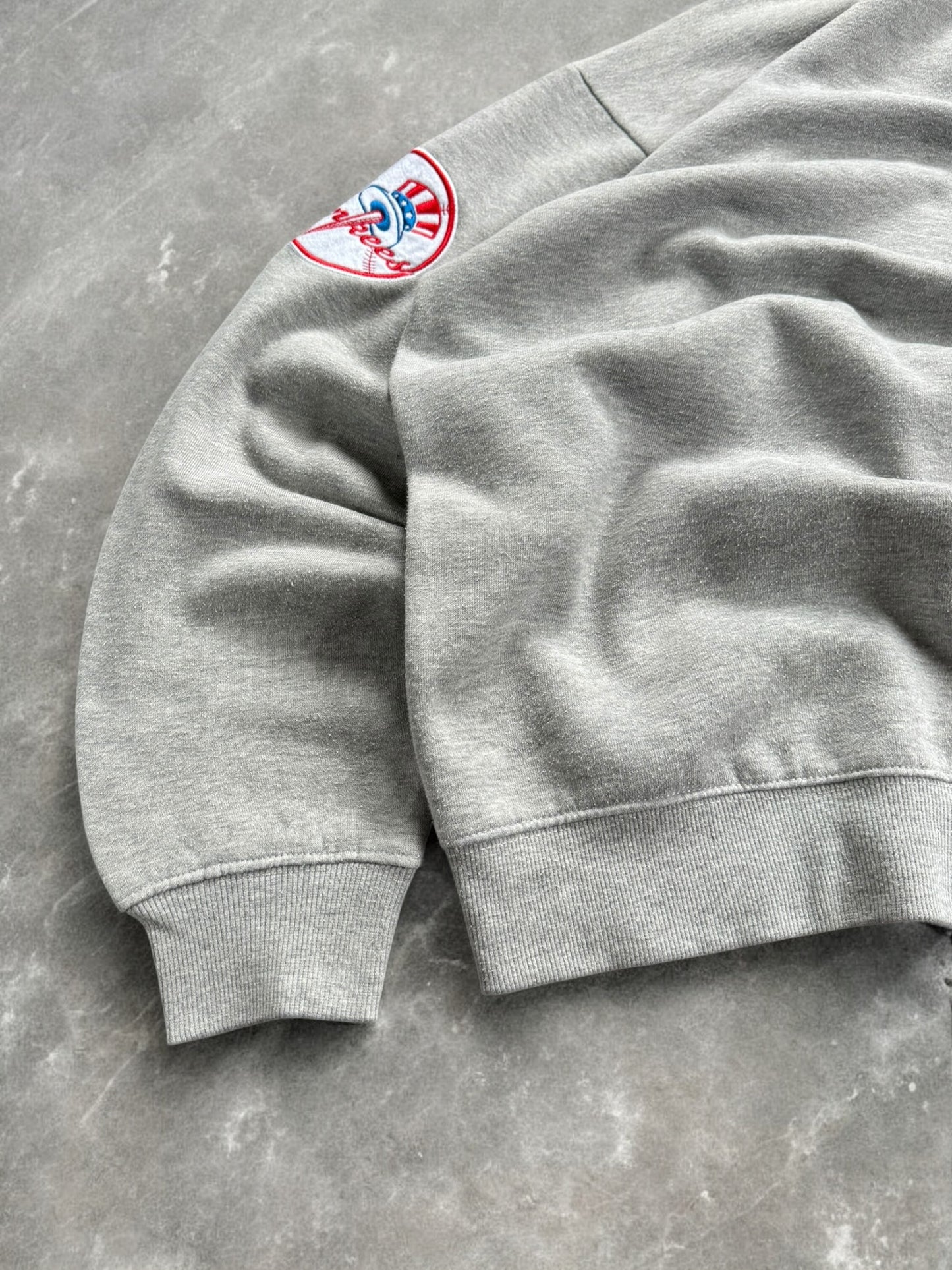 Vintage 90's grey and navy blue MLB New York Yankees boxy jumper (L)