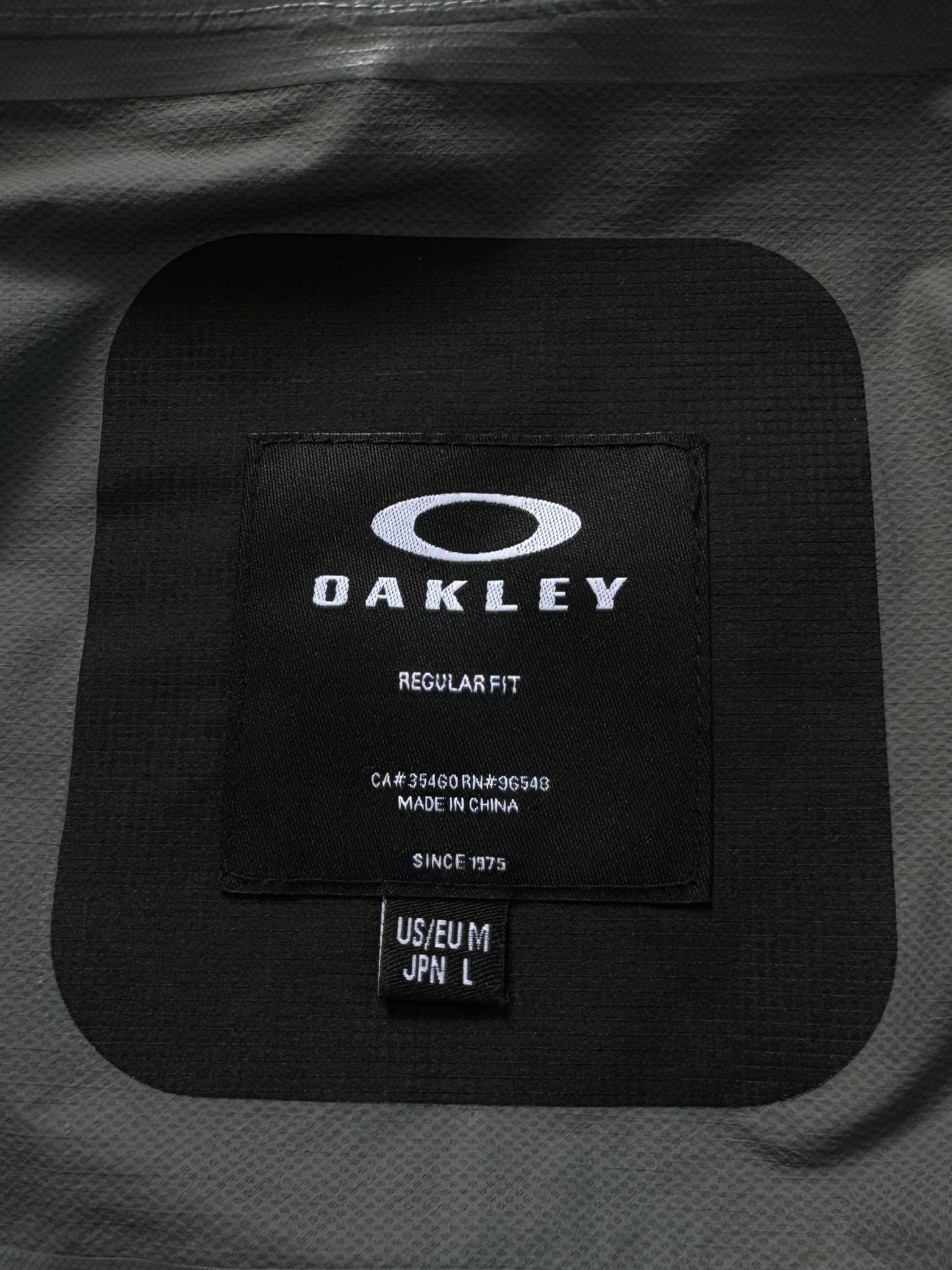 Vintage black Oakley FGL technical packable jacket (M)