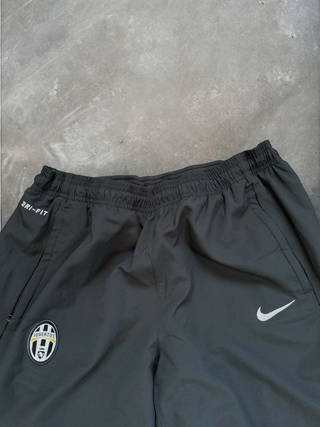 Vintage 2000's grey Nike Juventus football joggers/track pants (XL)