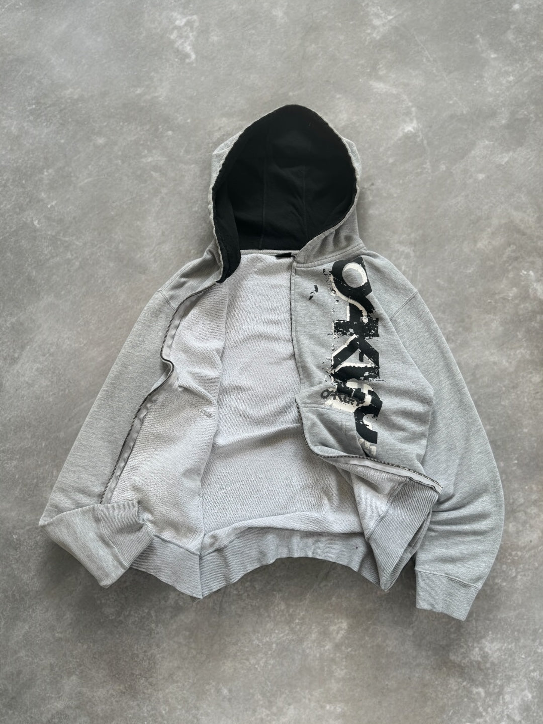 Vintage 2000's grey and black Oakley graphic print logo zip up hoodie (S)