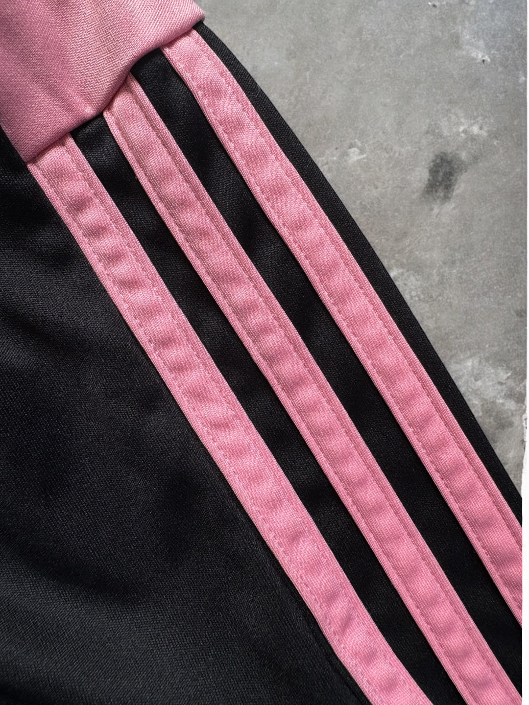 Vintage 2000's black and pink Adidas Juventus football shorts (M)