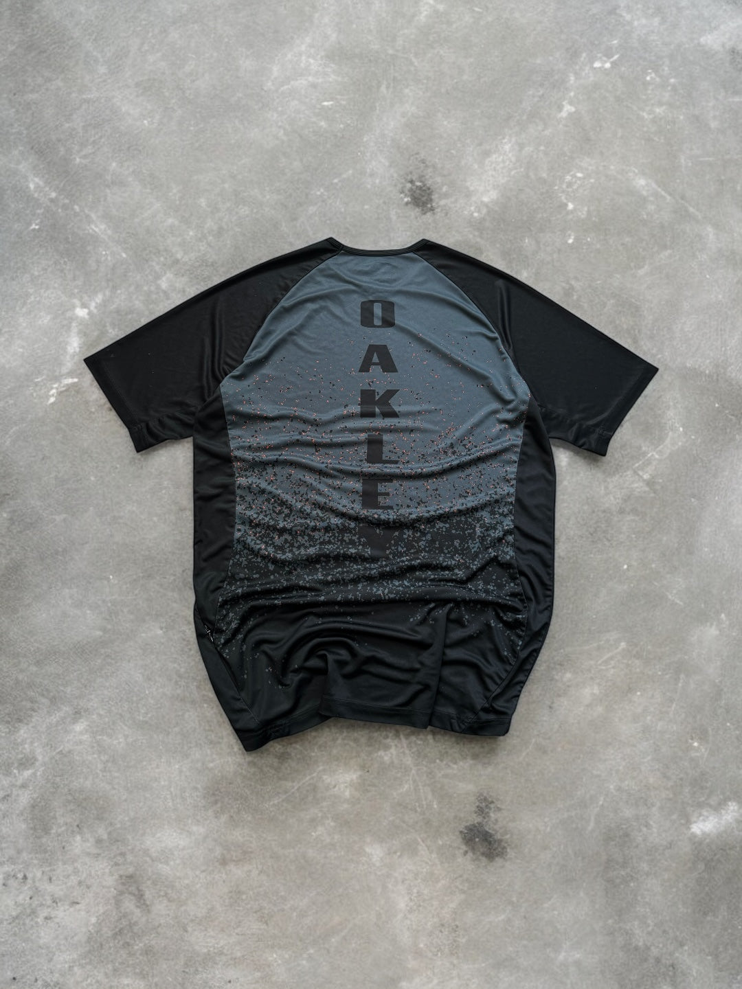 Vintage black and grey Oakley graphic print centre logo technical panelled gradient t shirt (XL)