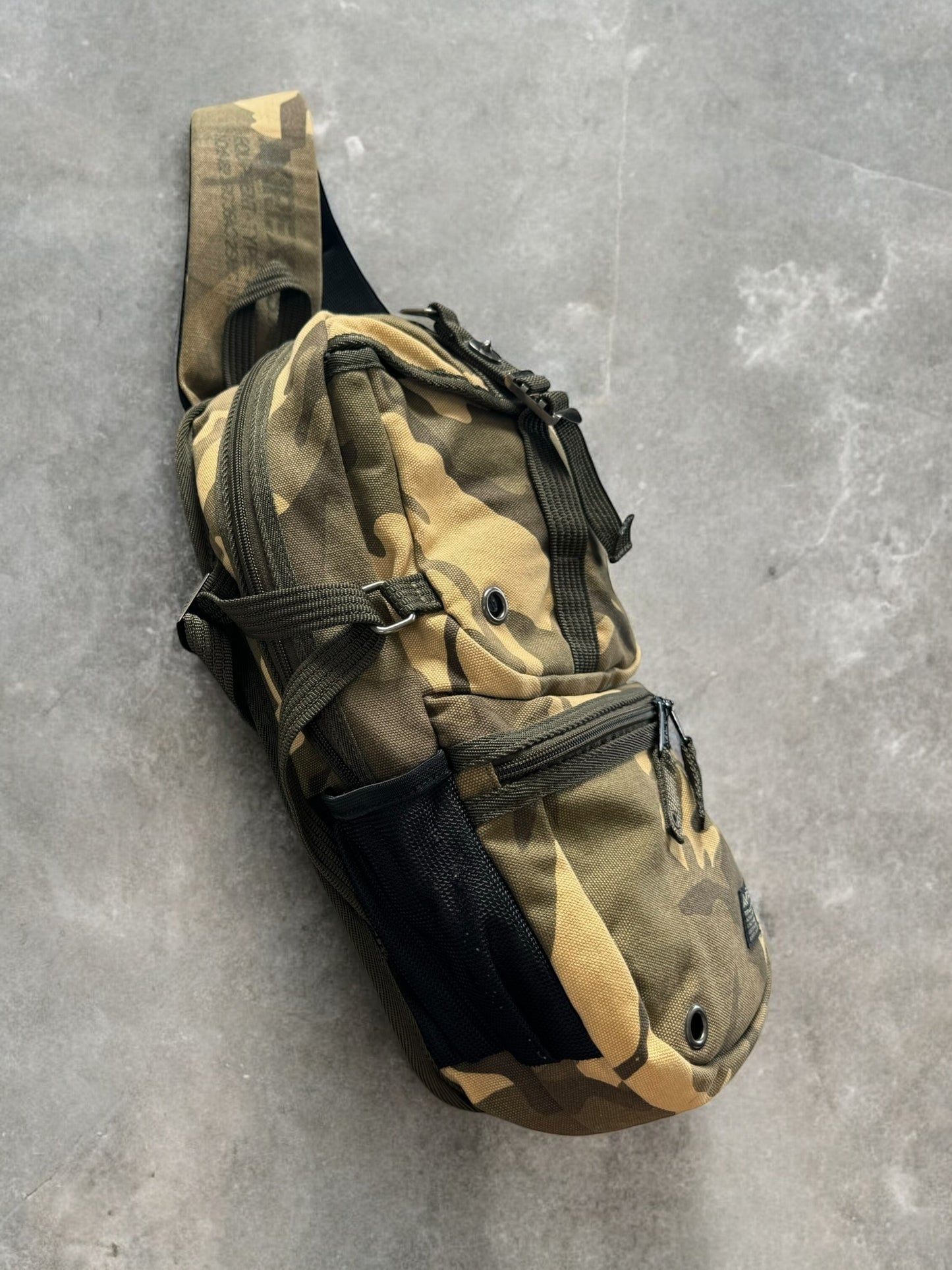 Vintage 90's camo Avirex technical sling bag