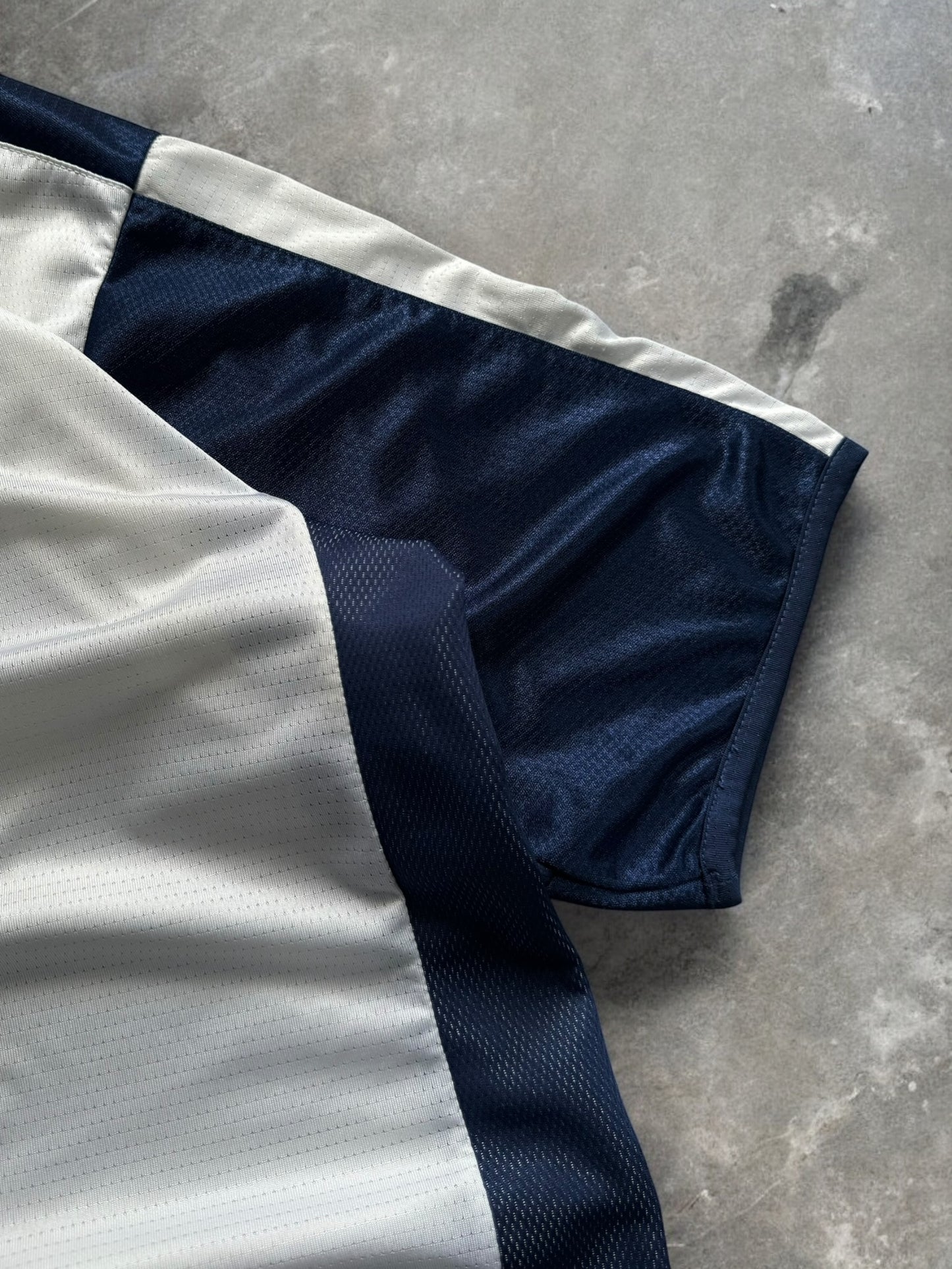 Vintage 2000's Umbro technical panelled mesh t shirt (L)