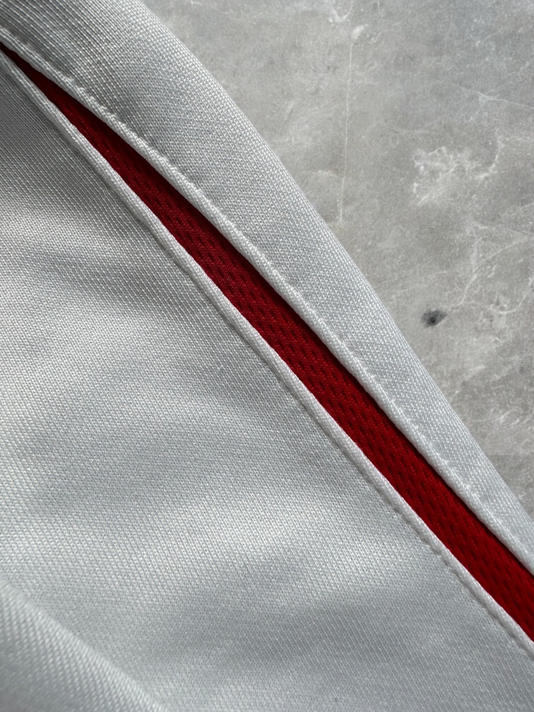 Vintage 2000's white black and red Nike T90 technical ventricle hoodie (L)