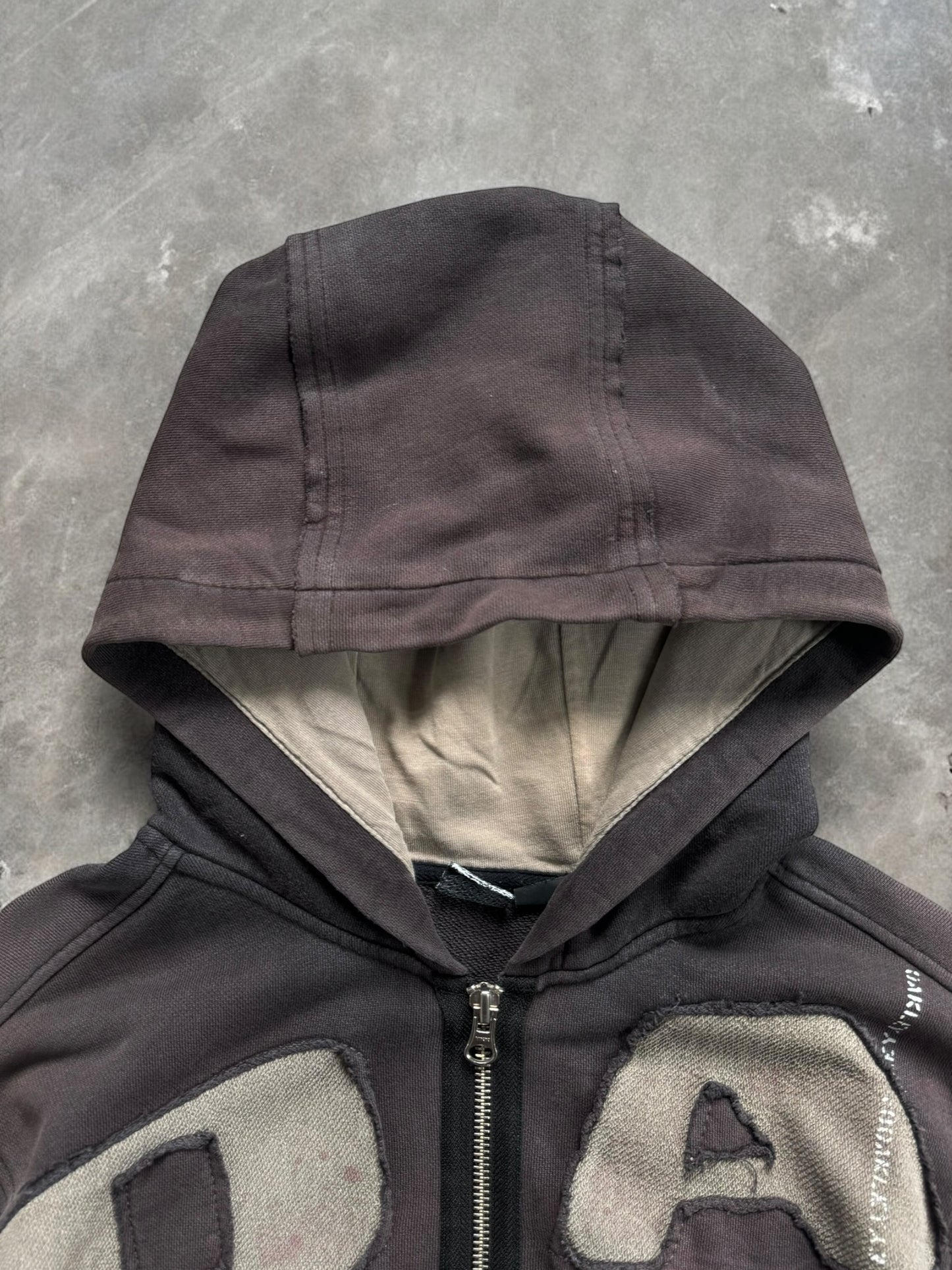 Vintage 2000's brown and beige distressed Oakley graphic print logo zip up hoodie (M)