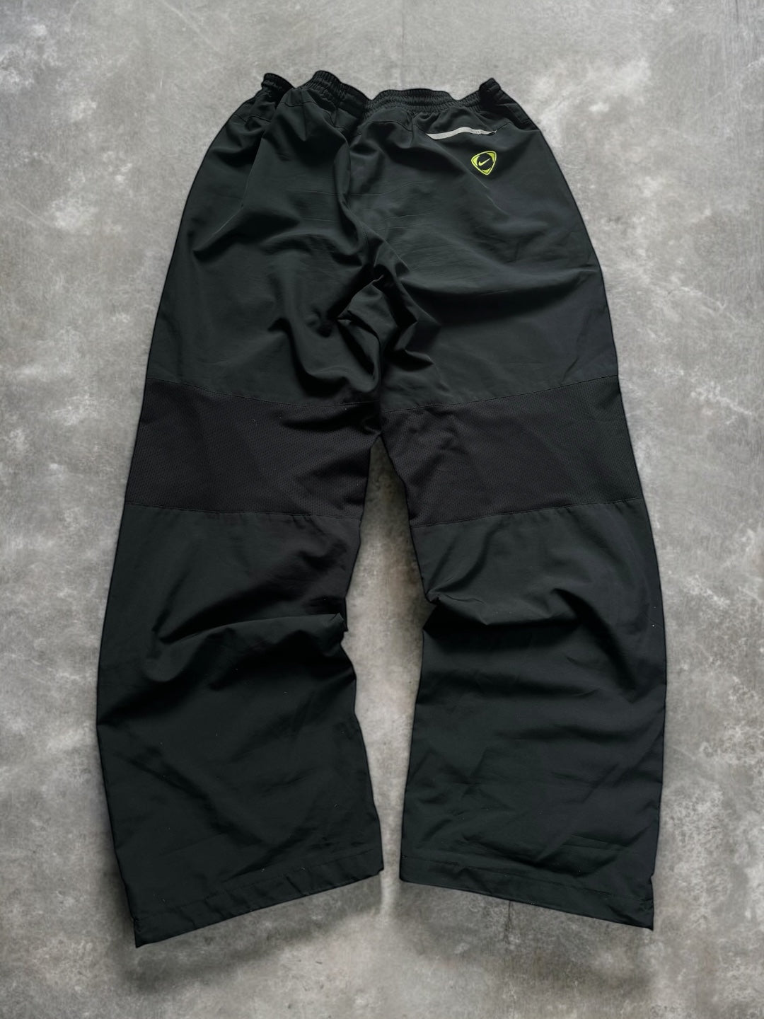 Vintage 2000's black Nike Celtic football joggers/track pants (XL)