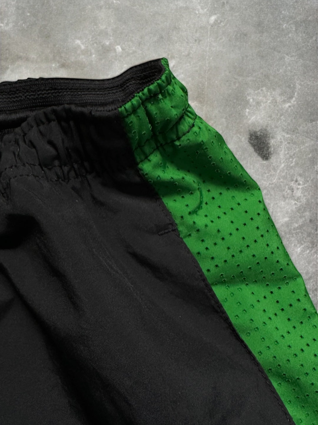 Vintage 2000's black and green Nike T90 Celtics football joggers/track pants (M)
