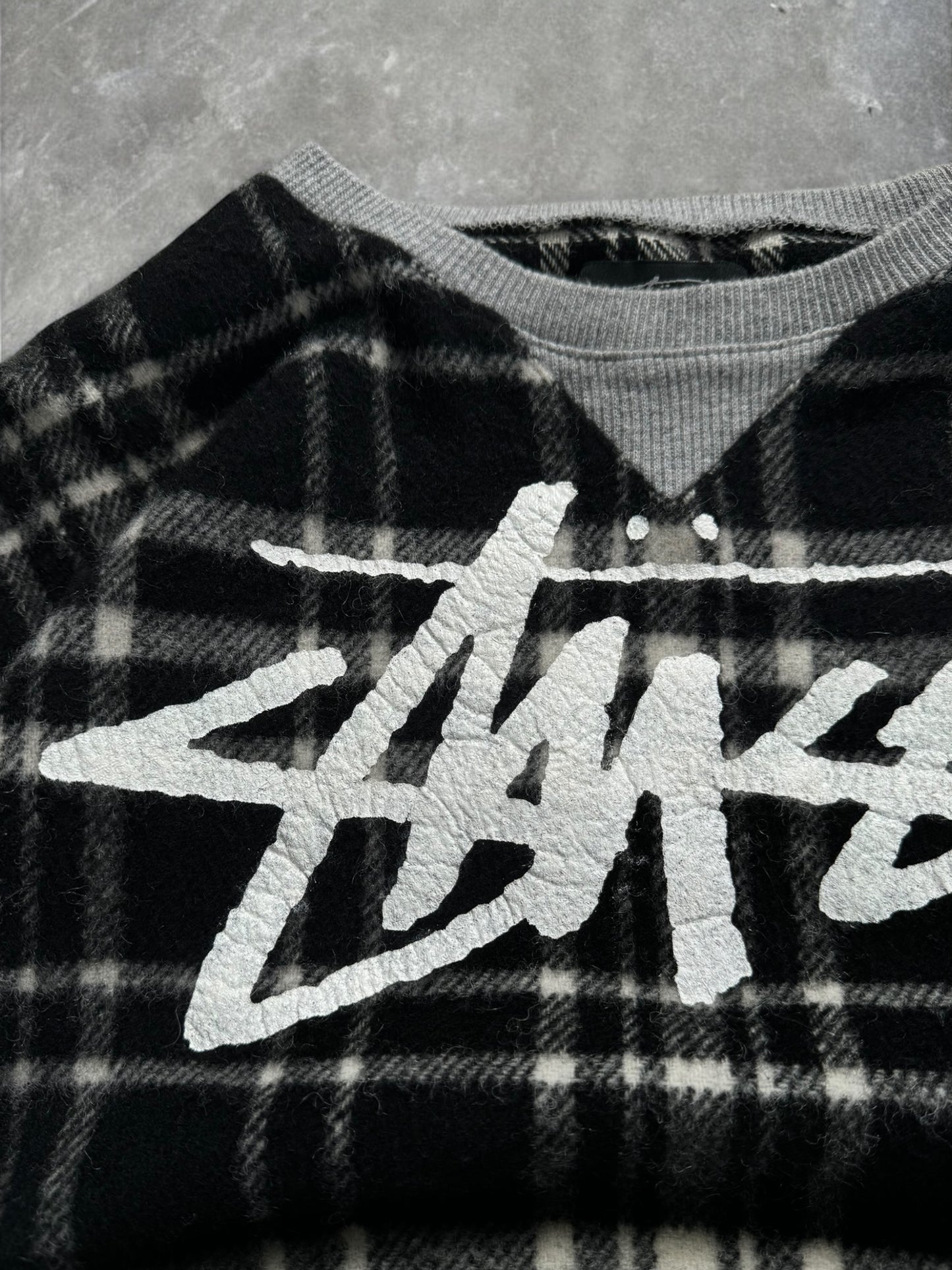 Vintage 2000's grey white and black Stussy tartan plaid jumper (S)