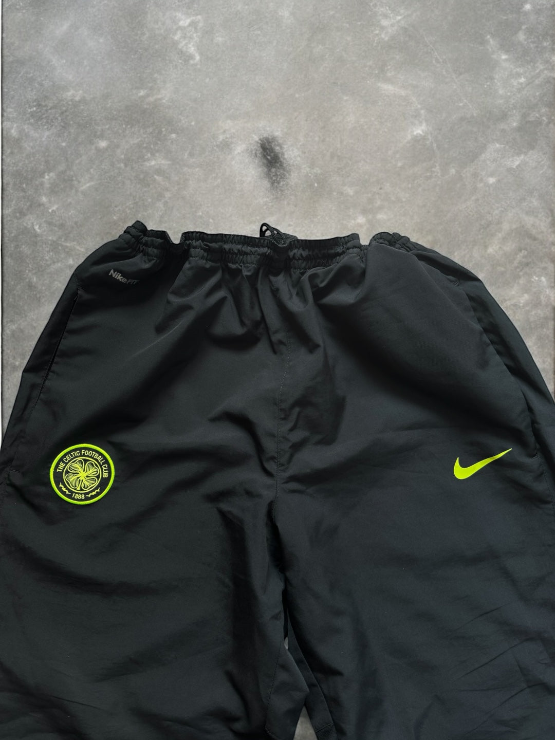 Vintage 2000's black Nike Celtic football joggers/track pants (XL)
