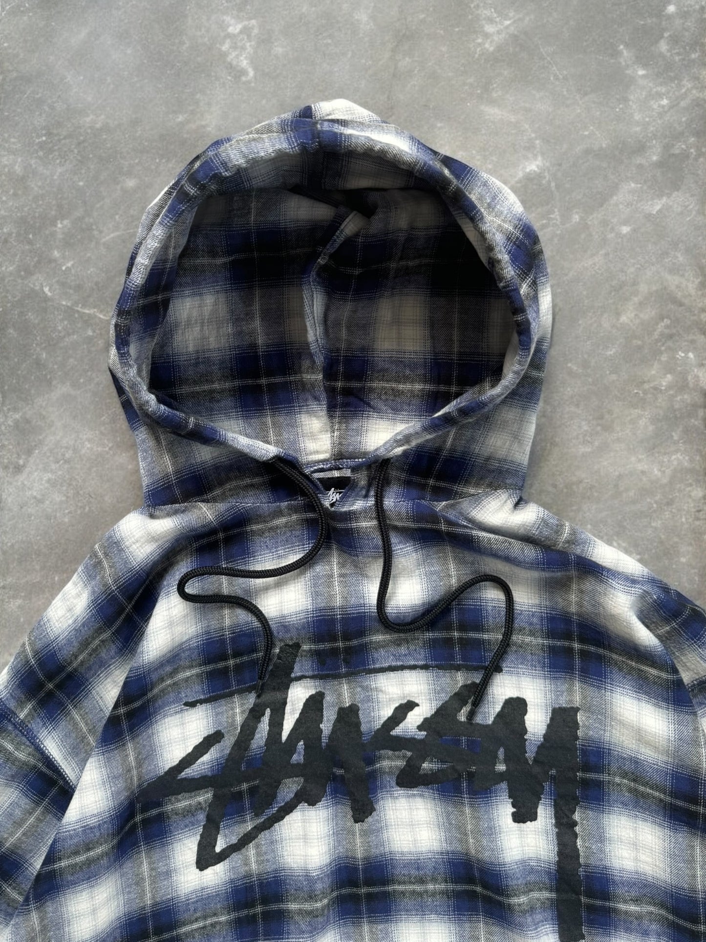 Vintage navy blue white and black Stussy spell out logo tartan / plaid hoodie (M)