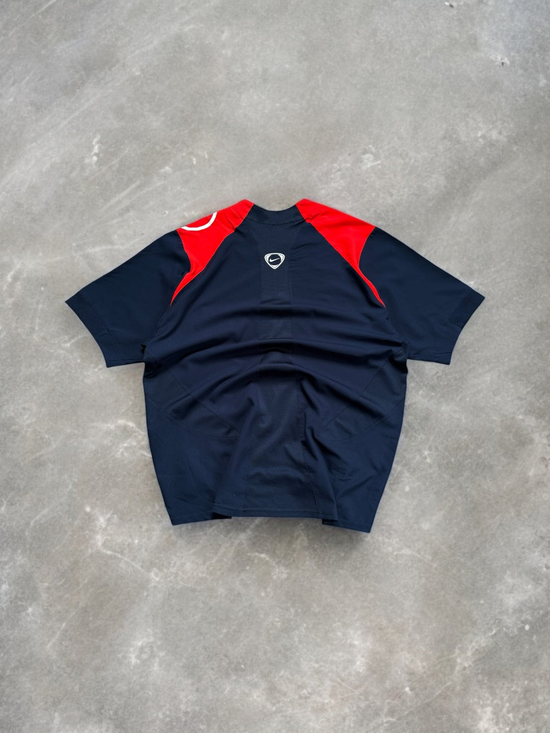 Vintage 2000's navy and red Nike T90 two tone panelled technical t shirt (L)