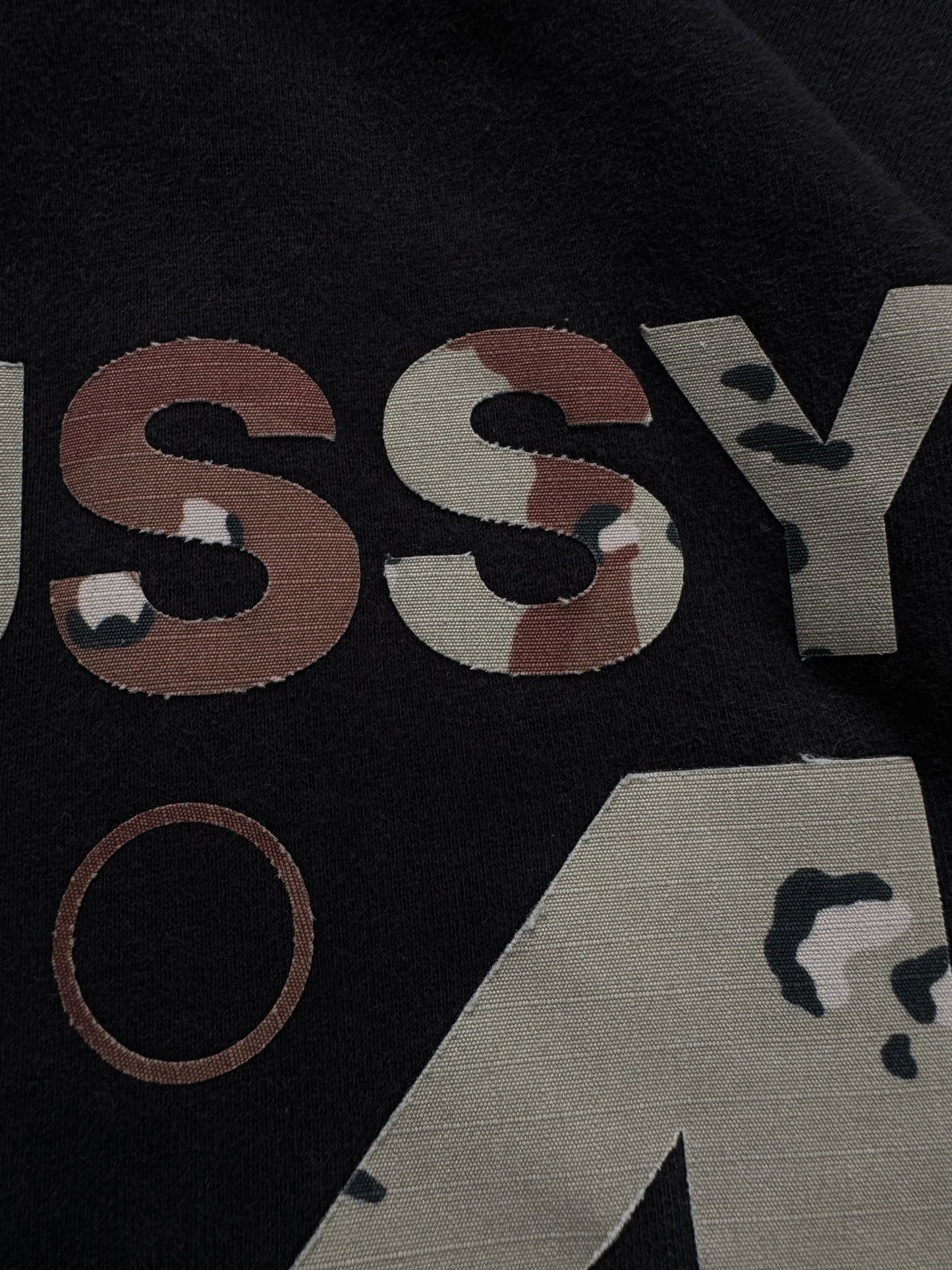 Vintage 2000's black and desert camo Stussy graphic hoodie (S)