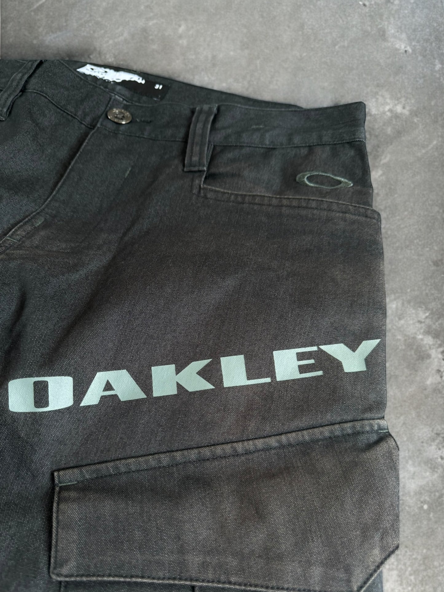 Vintage 2000's grey Oakley industrial archival technical cargo pants (M)