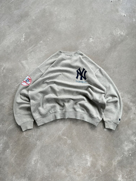 Vintage 90's grey and navy blue MLB New York Yankees boxy jumper (L)