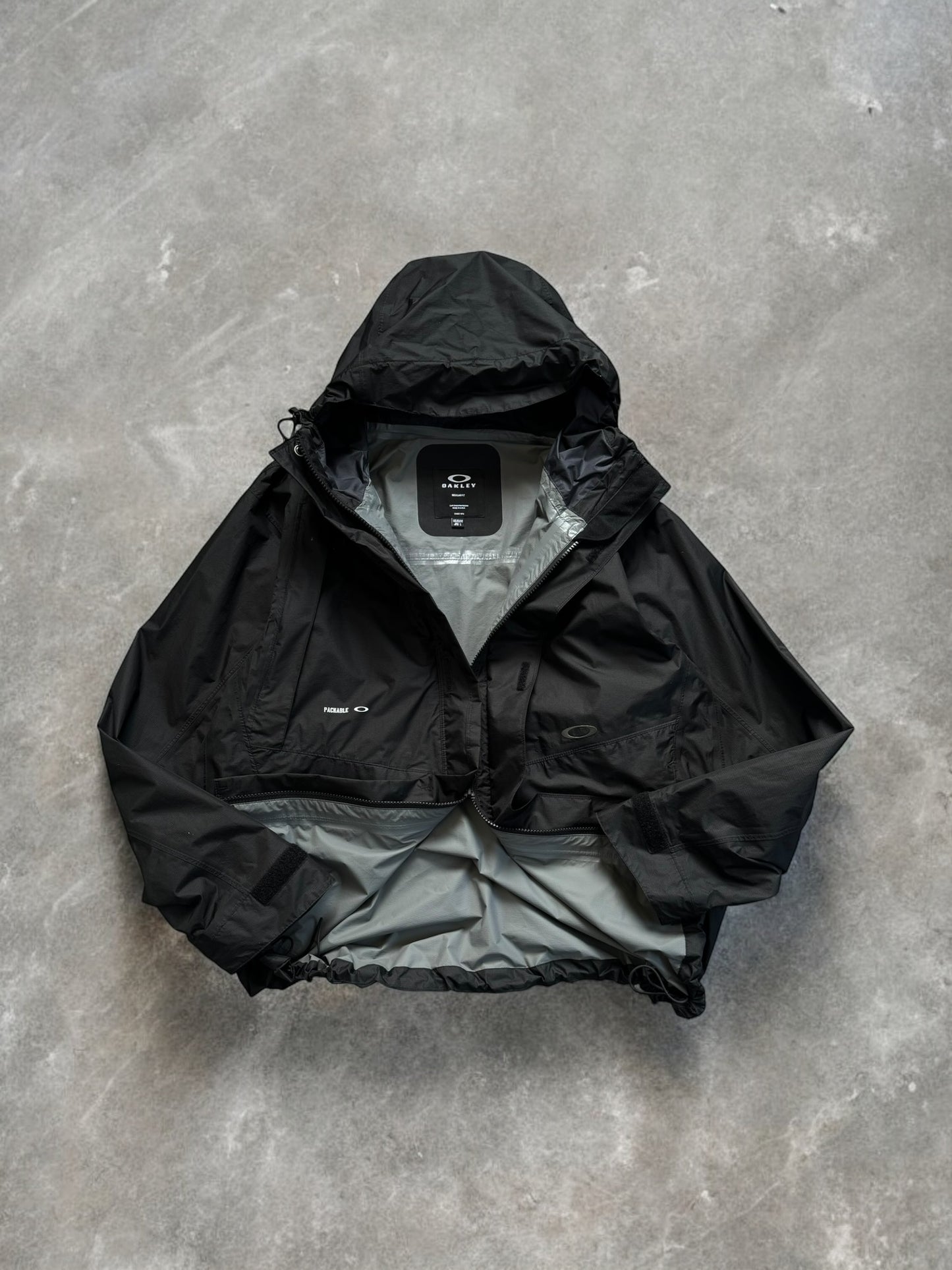 Vintage black Oakley FGL technical packable jacket (M)