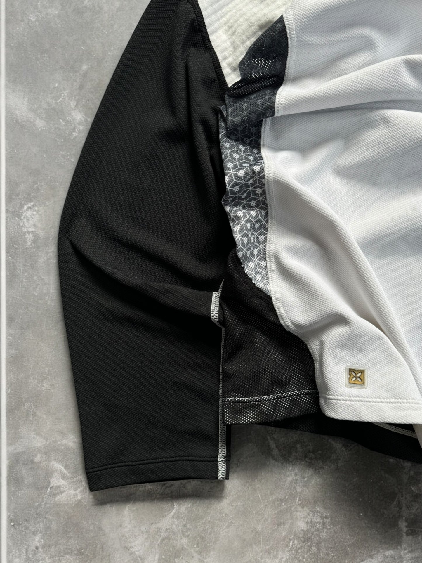 Vintage 2000's white and black Nike sphere react technical long sleeve t shirt (L)