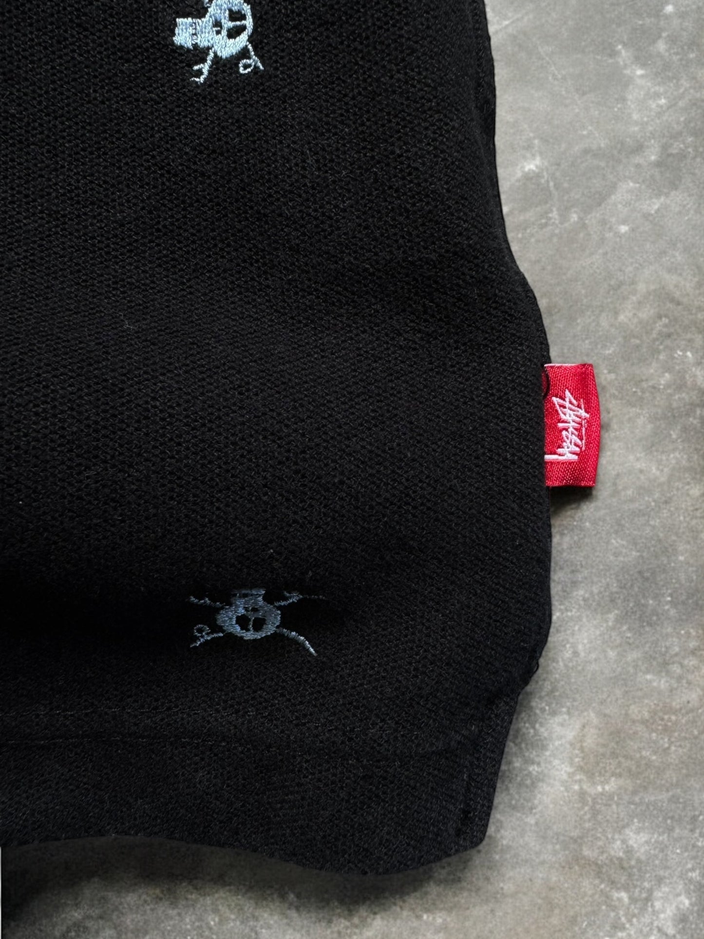 Vintage 2000's black stussy skull embroidered polo shirt (M)