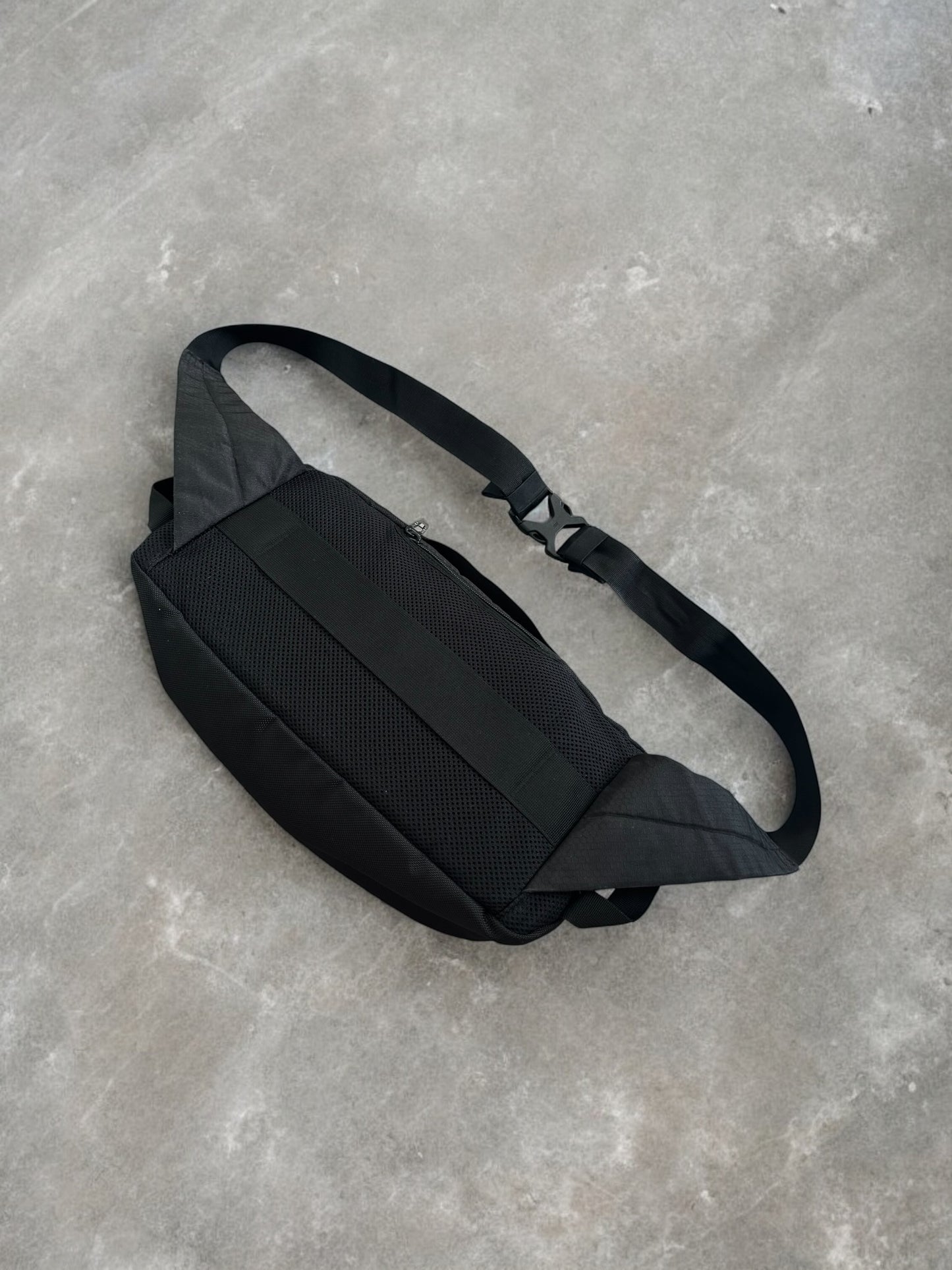 Vintage black Oakley technical sling bag / waist bag