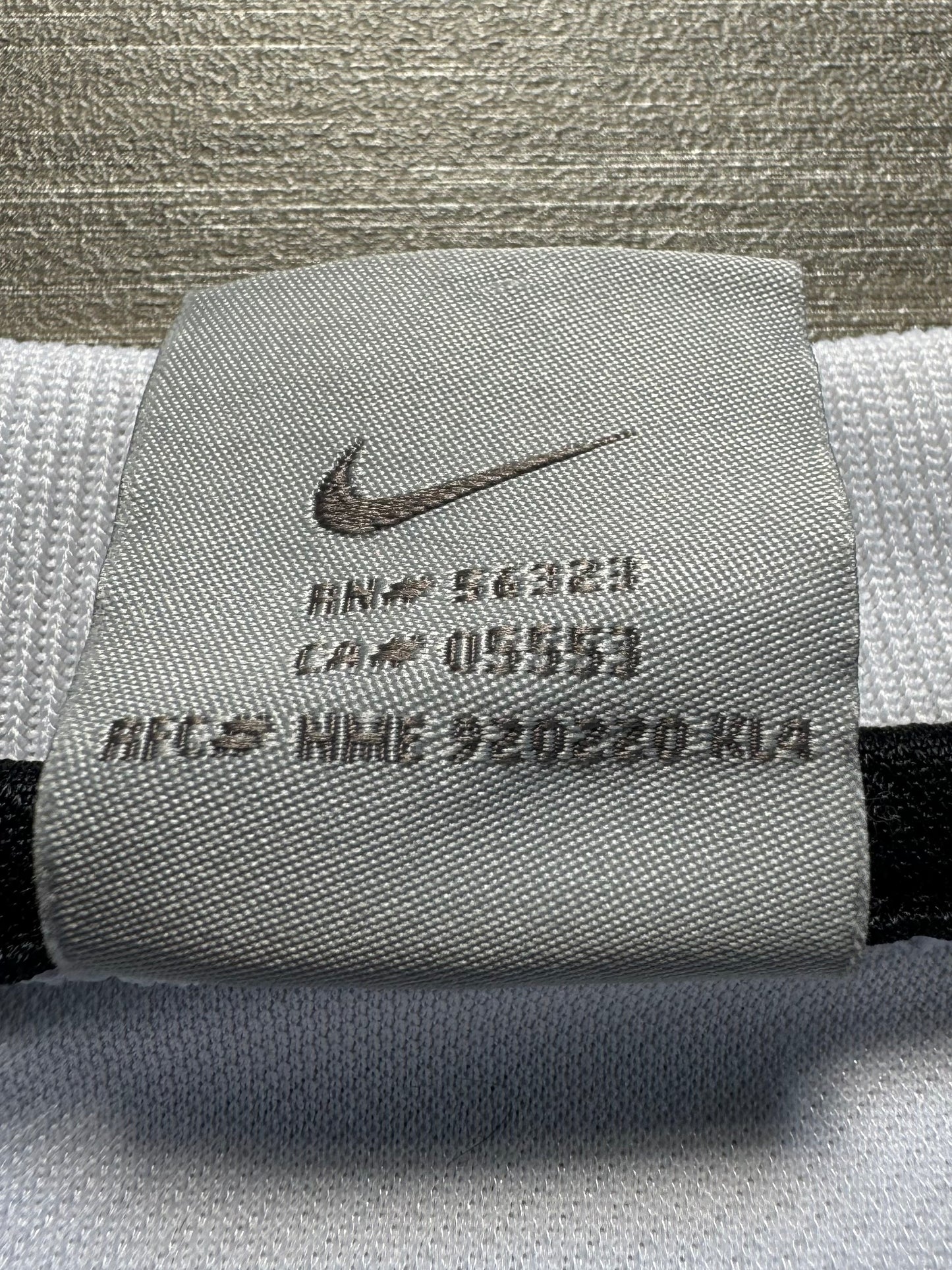 Vintage 2000's black and white Nike T90 crest logo two tone technical t shirt (M)