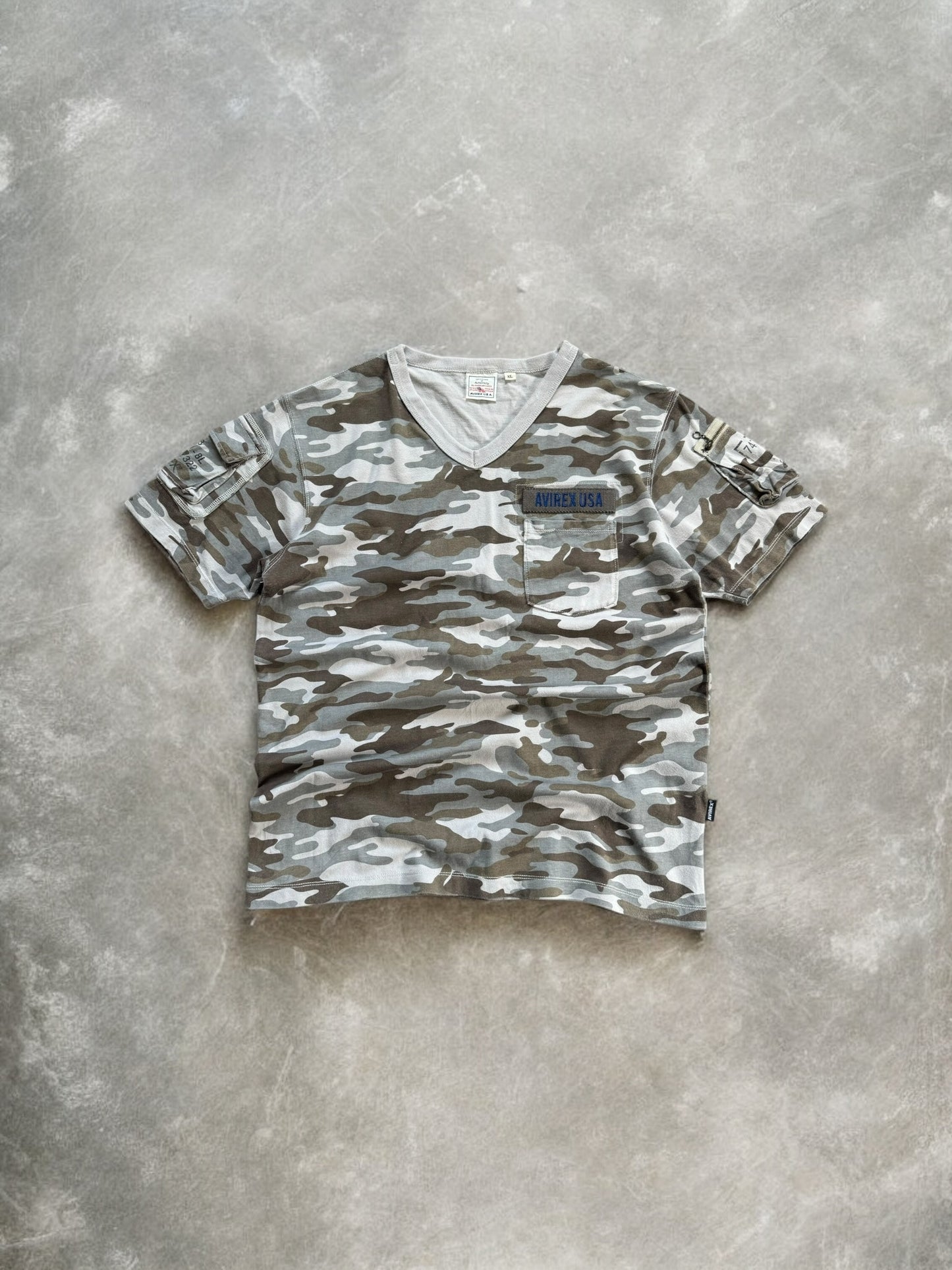 Vintage 90's camo Avirex technical t shirt (M)