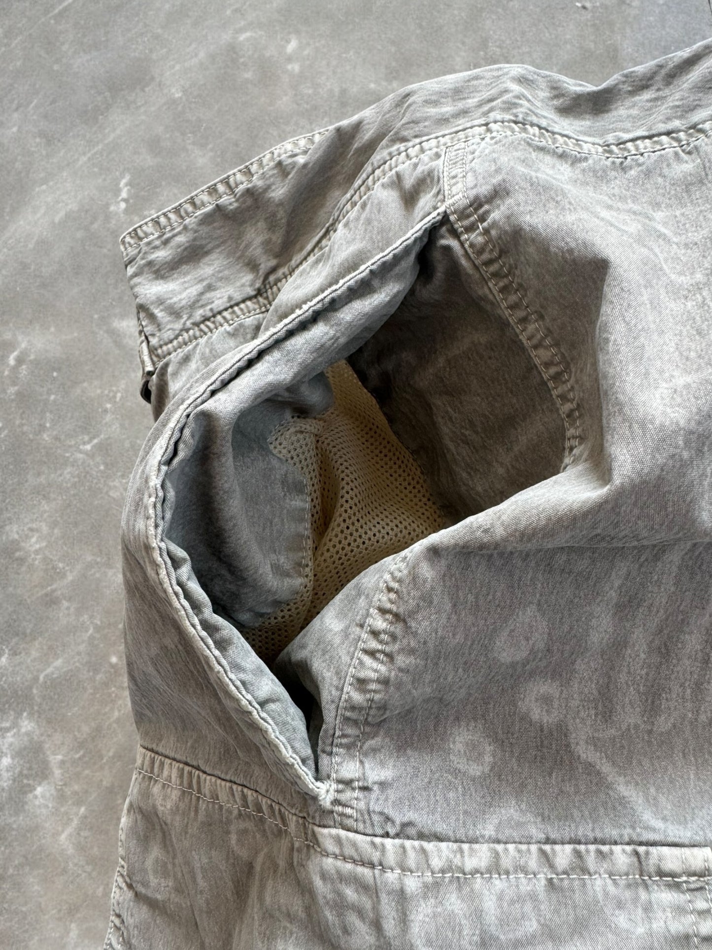 Vintage 90's cream / beige desert camo CP Company cargo shorts (M)