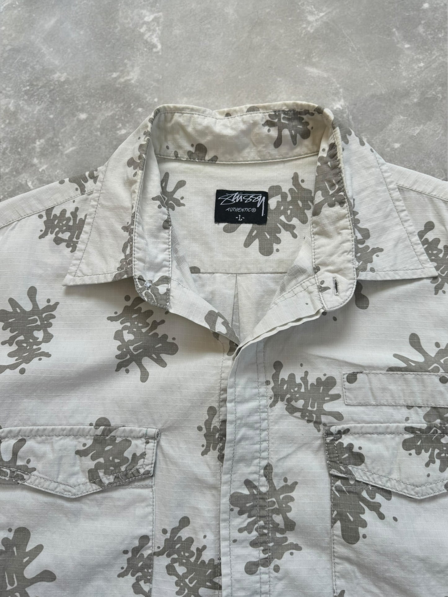 Vintage 2000's white and grey graphic print stussy button up short sleeve cargo shirt (L)
