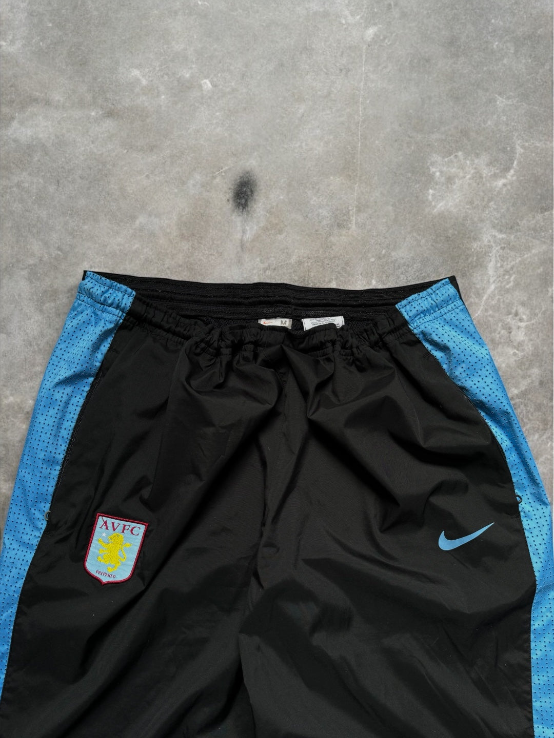 Vintage 2000's black and blue Nike Aston Villa football joggers/track pants (M)