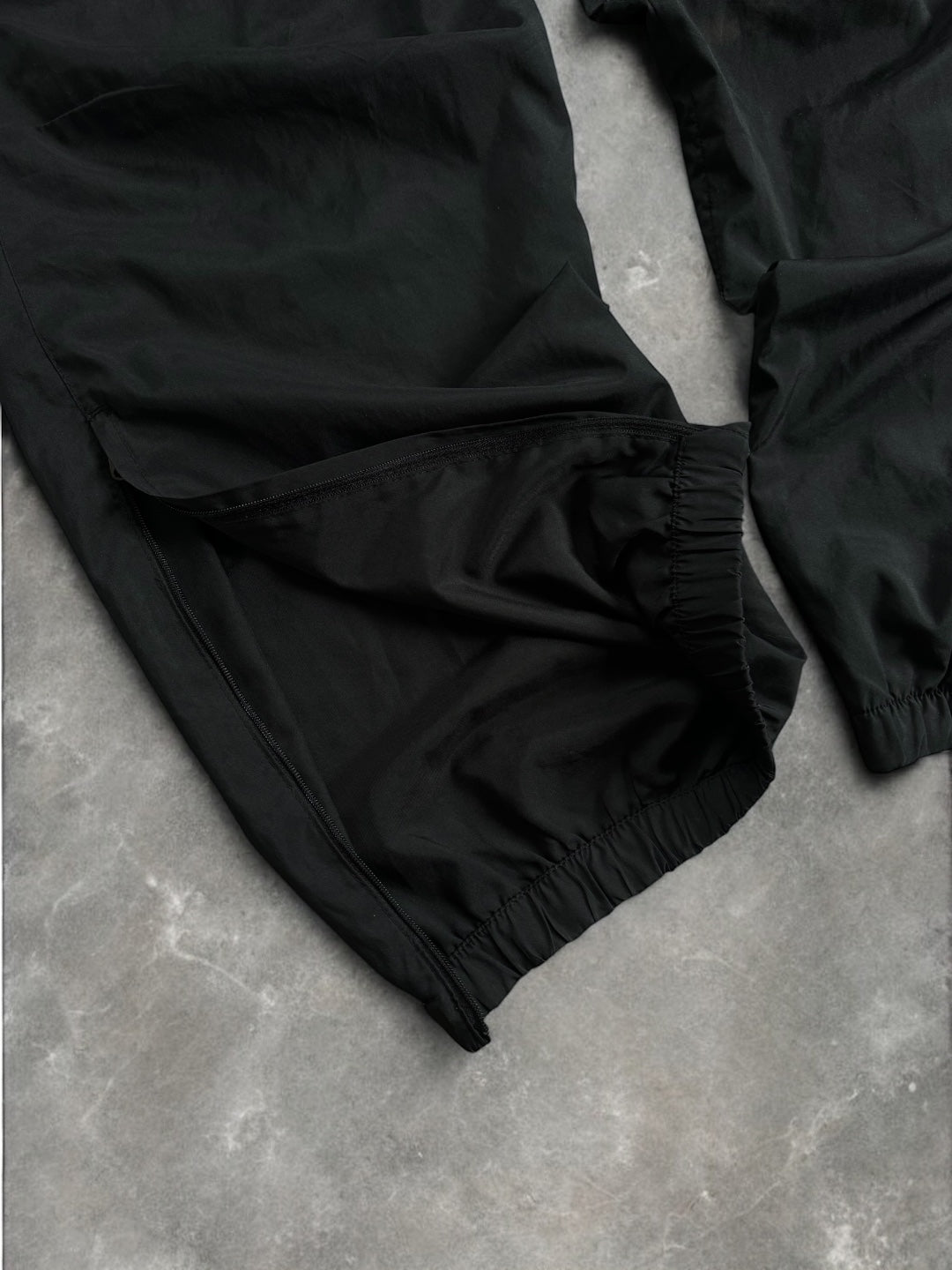 Vintage 2000's black Nike Manchester United football joggers/track pants (M)