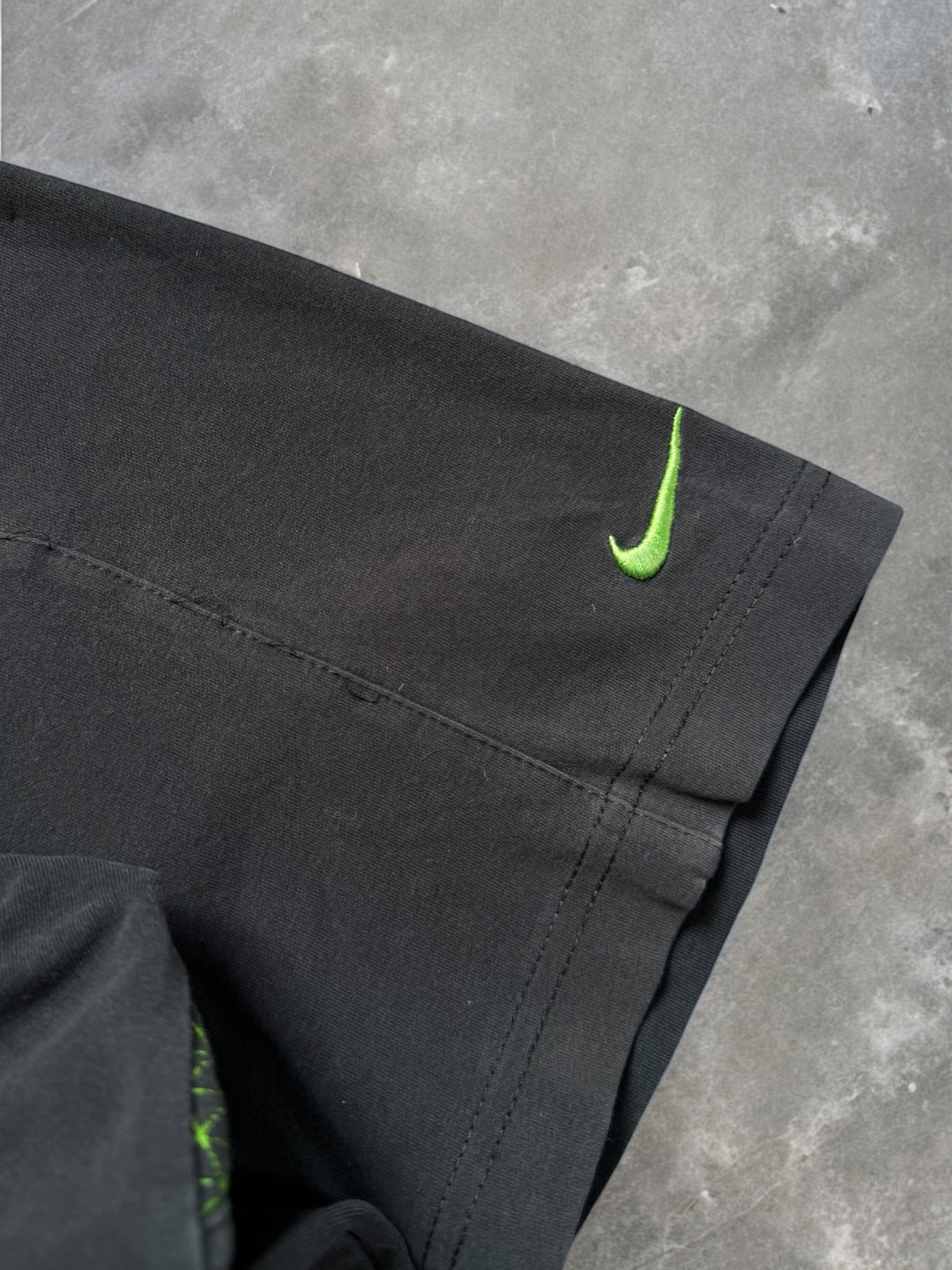 Vintage 2000's grey and green Nike Shox centre logo technical panelled two tone t shirt (L)