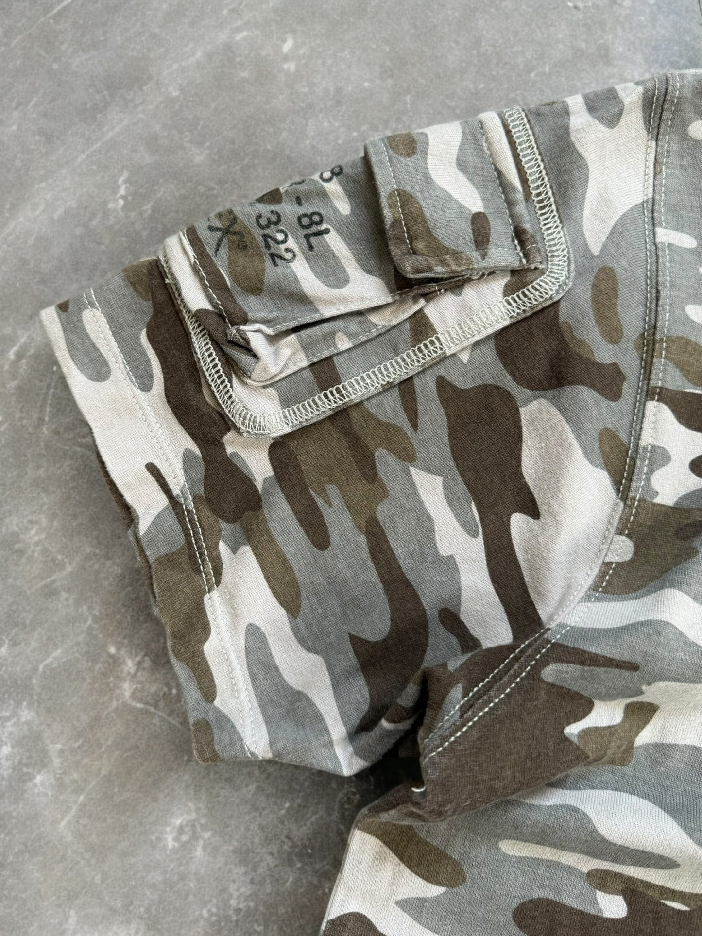 Vintage 90's camo Avirex technical t shirt (M)