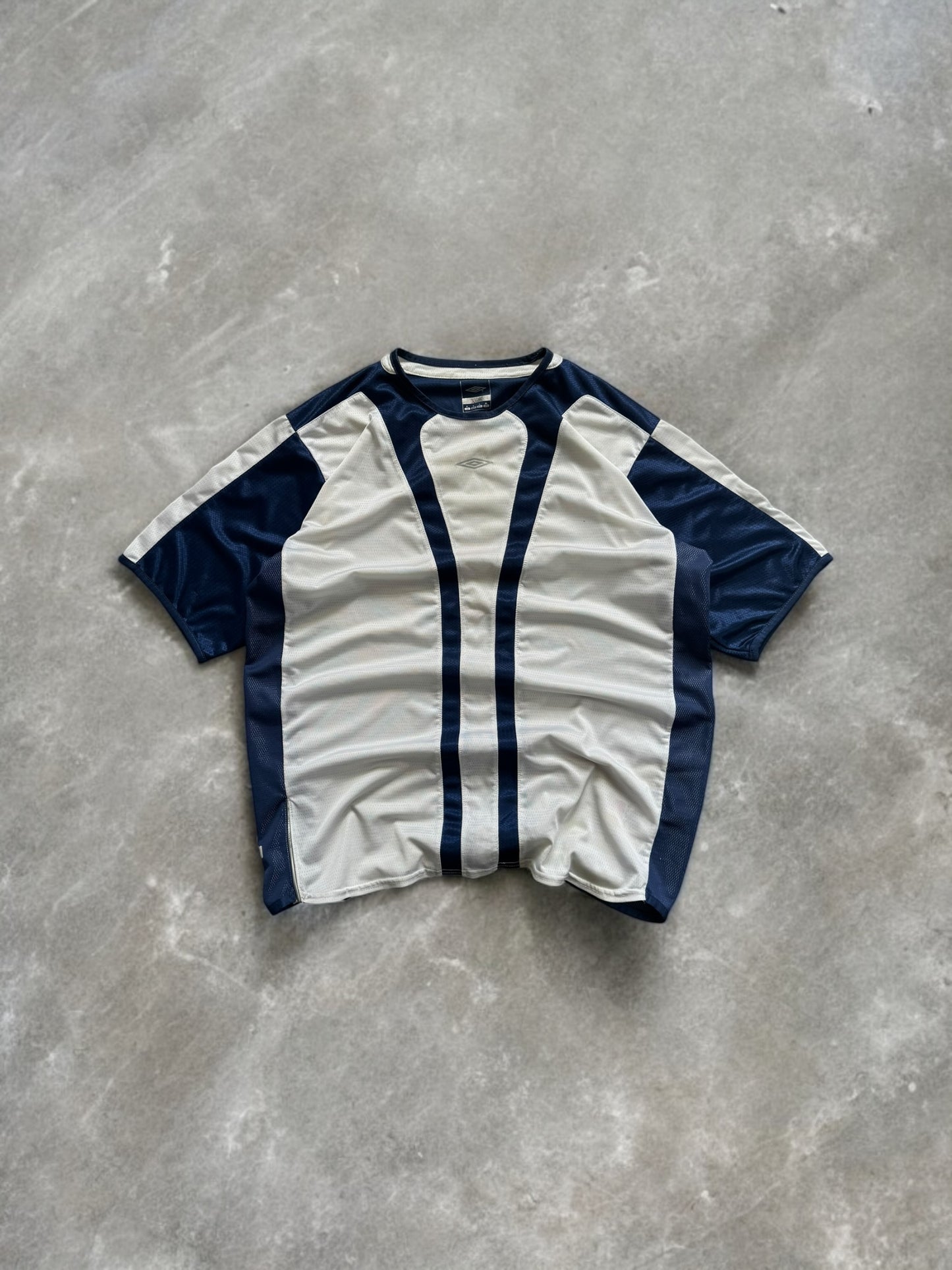 Vintage 2000's Umbro technical panelled mesh t shirt (L)